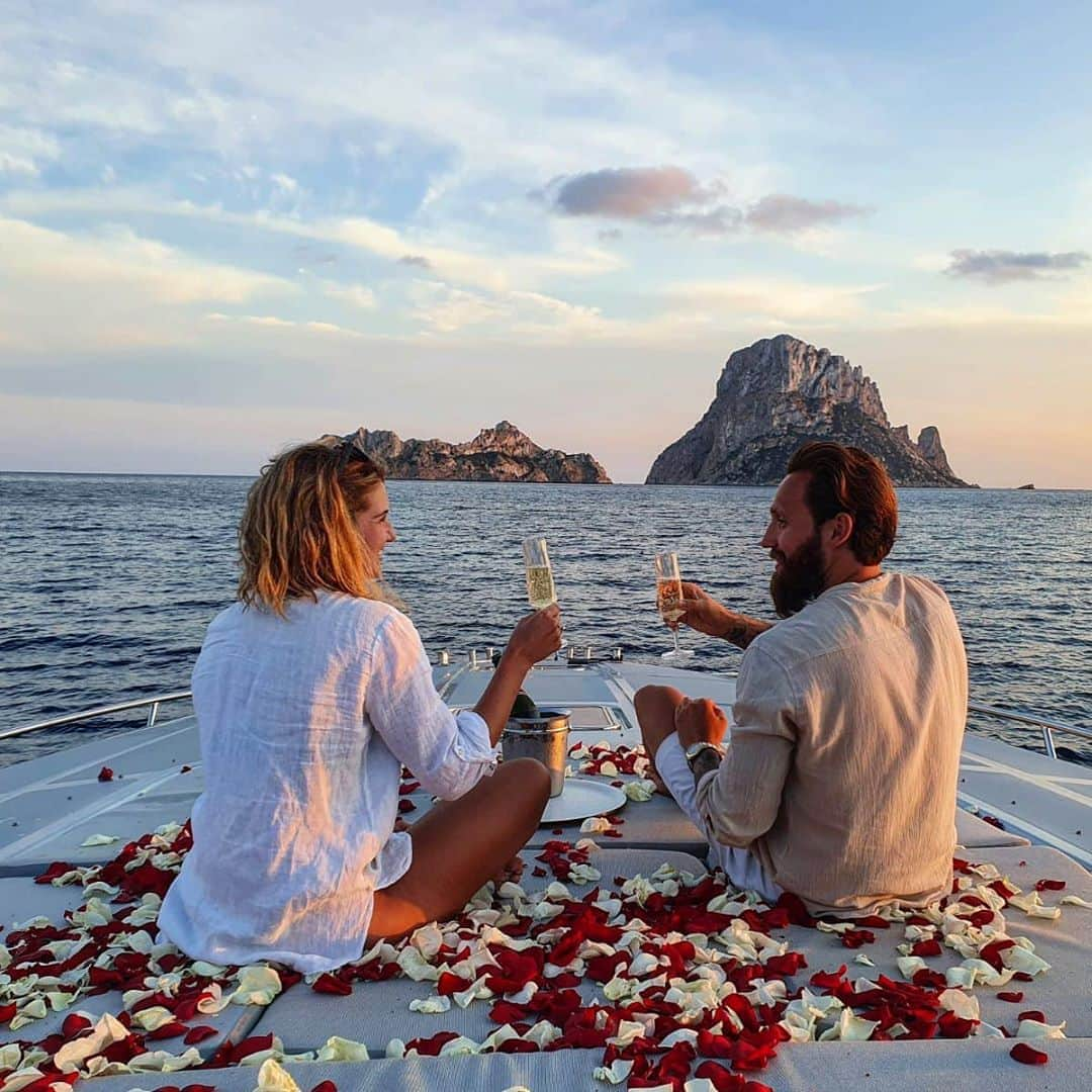 マルコ・ヘーガーさんのインスタグラム写真 - (マルコ・ヘーガーInstagram)「Unforgettable day😍 . #perfect #day #verlobung #view #esvedra #ibiza #magic #island #mrandmrs #mh6 #liebedeinestadt #effzeh #international #köln #shesaidyes」7月19日 16時56分 - marco_hoeger