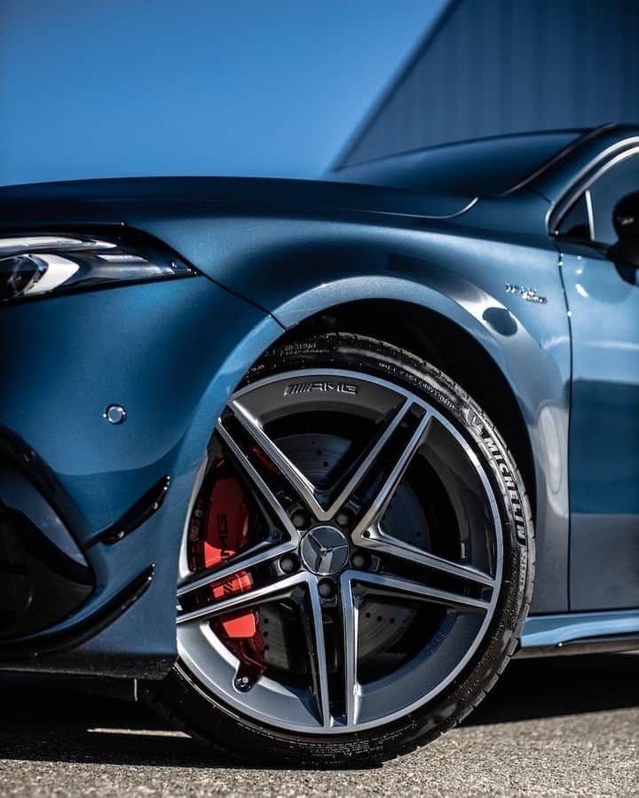 Mercedes AMGさんのインスタグラム写真 - (Mercedes AMGInstagram)「[Kraftstoffverbrauch kombiniert: 8,4–8,3 l/100 km  CO₂-Emissionen kombiniert: 192–190 g/km  amg4.me/efficiency-statement  Mercedes-AMG A 45 S 4MATIC+ Kompaktlimousine]  This Denim Blue Metallic is fit for high fashion.  📷  @powerswitchphotography   #MercedesAMG #AMG #DrivingPerformance #A45」7月19日 17時00分 - mercedesamg