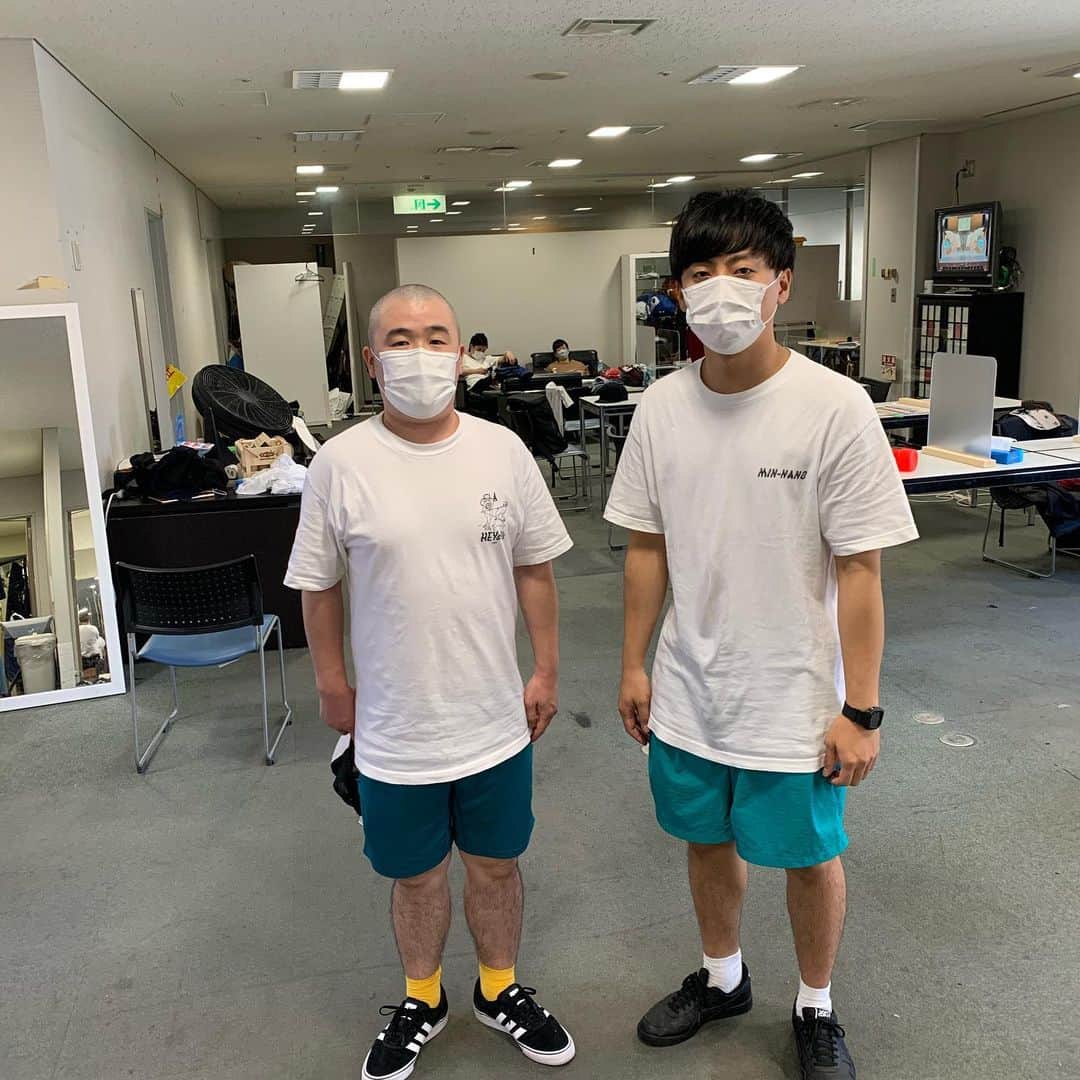 池田真一のインスタグラム：「プードルは仲ええなぁ〜  あっ！後、今日プードルが漫才劇場のお笑いライブの前説してて『以上前説のプードルでした！』の後に山下がカウントダウンライブのエンディングぐらいお客さんに手を振ってはけてました！  山下凄い！」