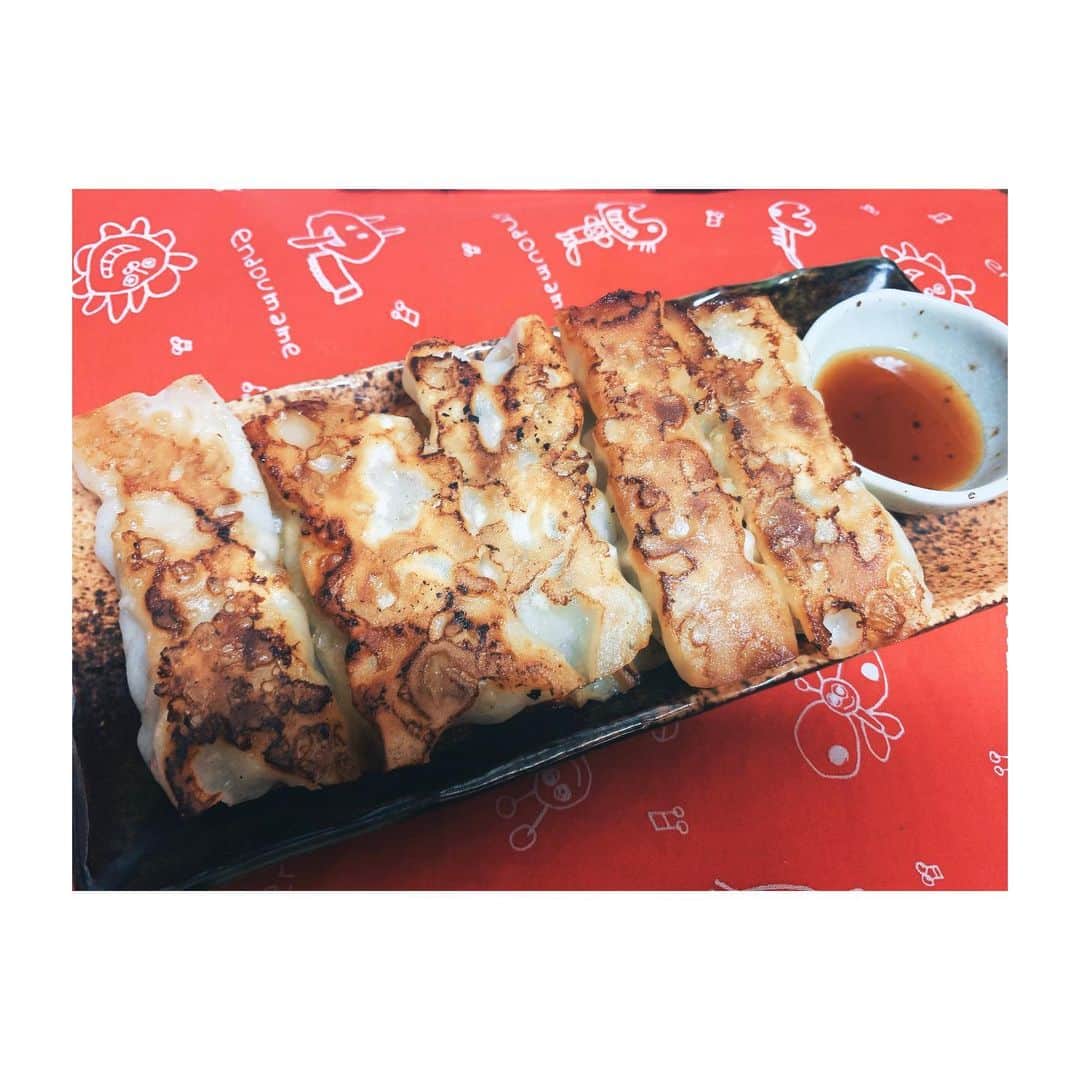 堀場美希さんのインスタグラム写真 - (堀場美希Instagram)「#小松菜棒餃子 🥟🥬✨ 混ぜて焼くだけの簡単料理なのに、なぜかものすごく美味しかった〜！！また作ろう〜♪ . #餃子 #🥟 の皮と #小松菜 #🥬 と醤油とごま油と鶏がらスープ #mikitchen #ほりばみきっちん」7月19日 17時17分 - miki_horiba212