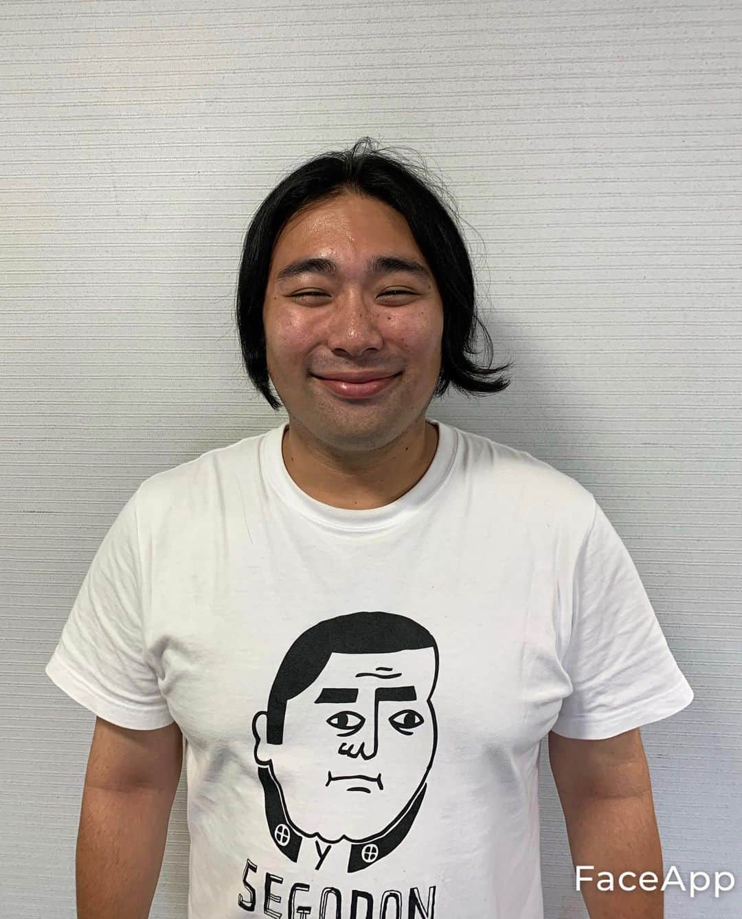 池田真一のインスタグラム：「このアプリ凄い！？ 女性化だけじゃなくて 服装まで変化した！？」