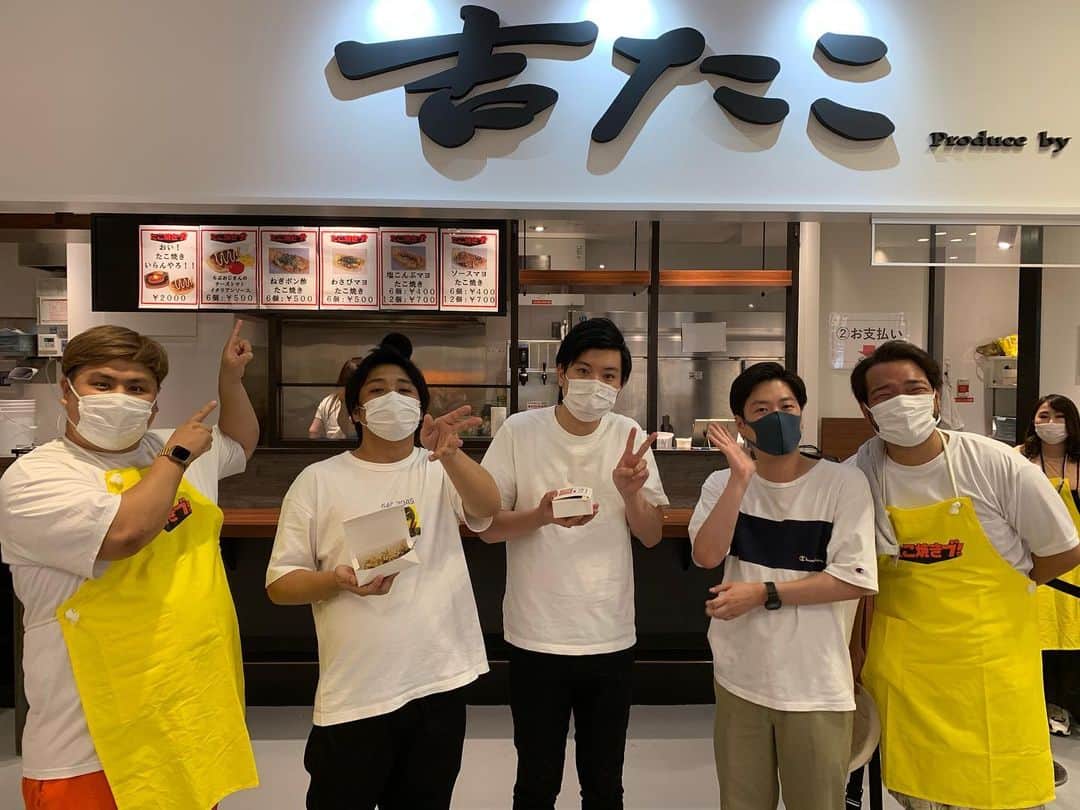 池田真一のインスタグラム：「吉たこ&ろくでなし工業高校模擬店  ネイビーズアフロ羽尻 エンペラー安井 ダブルヒガシ大東  来てくれました！」