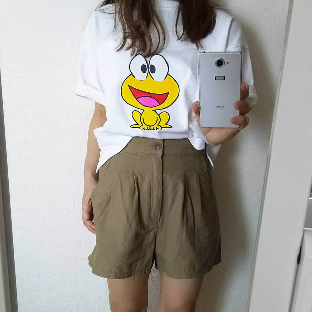 sweet_strawberryさんのインスタグラム写真 - (sweet_strawberryInstagram)「【#ダサい服選手権 】🐸✏️✂️自分で描いて切って貼って作った【#ピョン吉tシャツ 👕】🐸#ピョン吉 🍉🍧早く梅雨明けしたらイイのにな🌺 #今日の服装 …やらせ🐸 #ど根性ガエル #ダサt#ダサい#エモい写真 #手作りtシャツ#プリントtシャツ#キャラt#作ってみた#梅雨明けまだかな#日常写真#自撮り女子#虚無#なんでもない日常に物語を」7月19日 17時40分 - sweet_strawberry