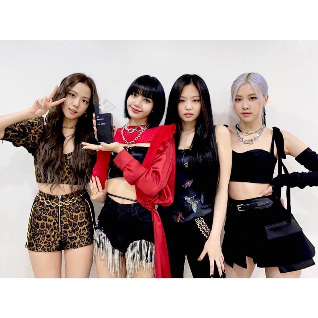 BLACKPINKさんのインスタグラム写真 - (BLACKPINKInstagram)「This is all yours BLINKS🖤 We love you so much and you guys deserve it all 💗 Thank you always🙏」7月19日 17時40分 - blackpinkofficial