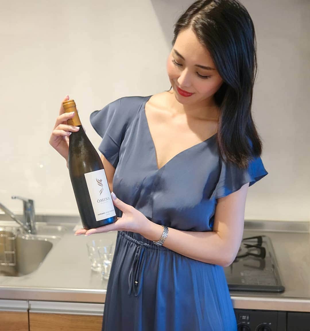 Miyu Toyonagaのインスタグラム：「🥂New week new wine recommended by private sommelier from Sarment.  Today is an amazing Italien wines from Lazio region located south of Roma.  OMINIA ROMANA, Hermes Diactoros II @sarmentjapan @ominaromana   今週、ソムリエが選んでくれたワインはこちら👇  オミナ・ロマーナ  誰かに差し入れの時に高すぎても安すぎても良くないし、味は絶対美味しくないとイヤという方にオススメのイタリアンワイン🙆  ここほぼ毎日ちょびちょび、家飲みしています（笑）  大好きなローマ。再度訪れるのはいつかな🤔  #sarment #sarmentjapan #ominaromana #Italy #japan #Wine #sommelier #winelover」