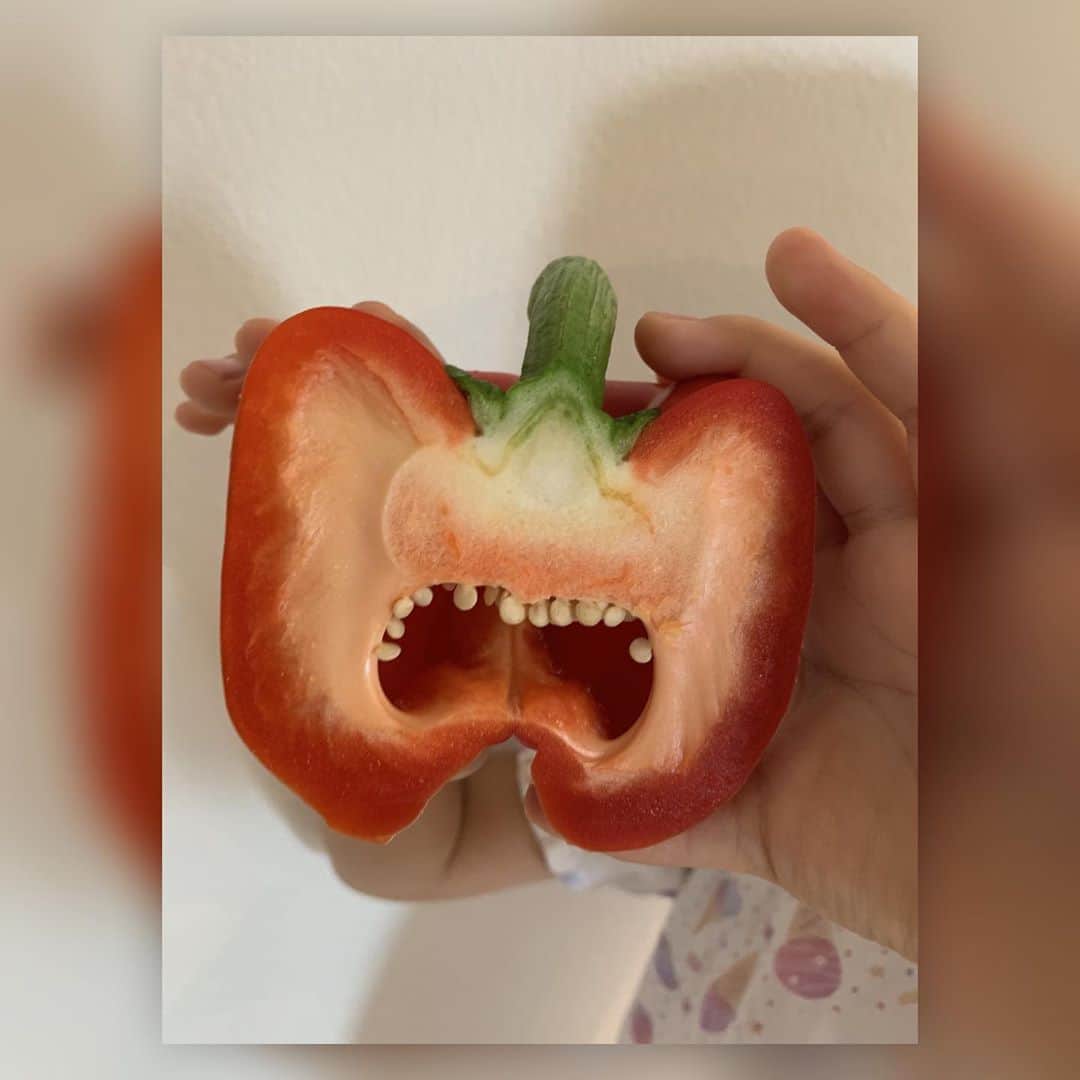 中澤裕子のインスタグラム：「😳😳 うわっ 笑ってる？ 怒ってる？  #パプリカ　 #週末の旦那飯 #ありがとう」