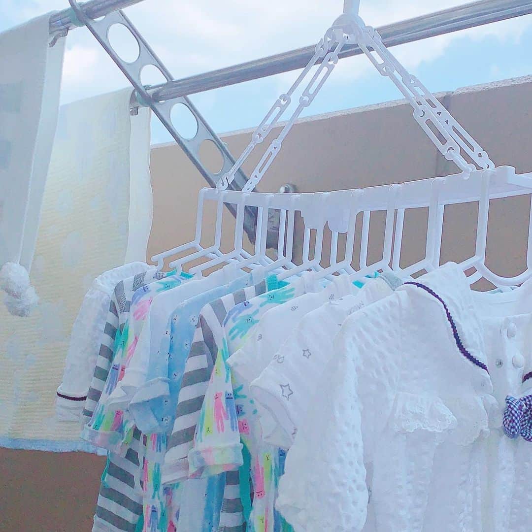 川端里奈さんのインスタグラム写真 - (川端里奈Instagram)「・ お天気がよかったので、 ついに水通し👶🏻 みてるだけで可愛すぎる🥰 ・ #世界一幸せな洗濯」7月19日 18時16分 - rinaastagram723