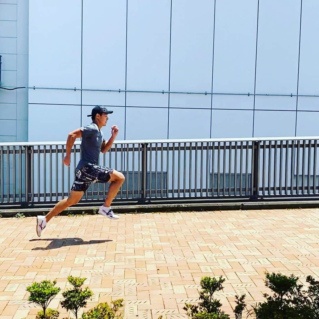 飯塚翔太のインスタグラム：「天気が良いと元気出るね！ 坂練 #良い天気 #taining #mizuno」