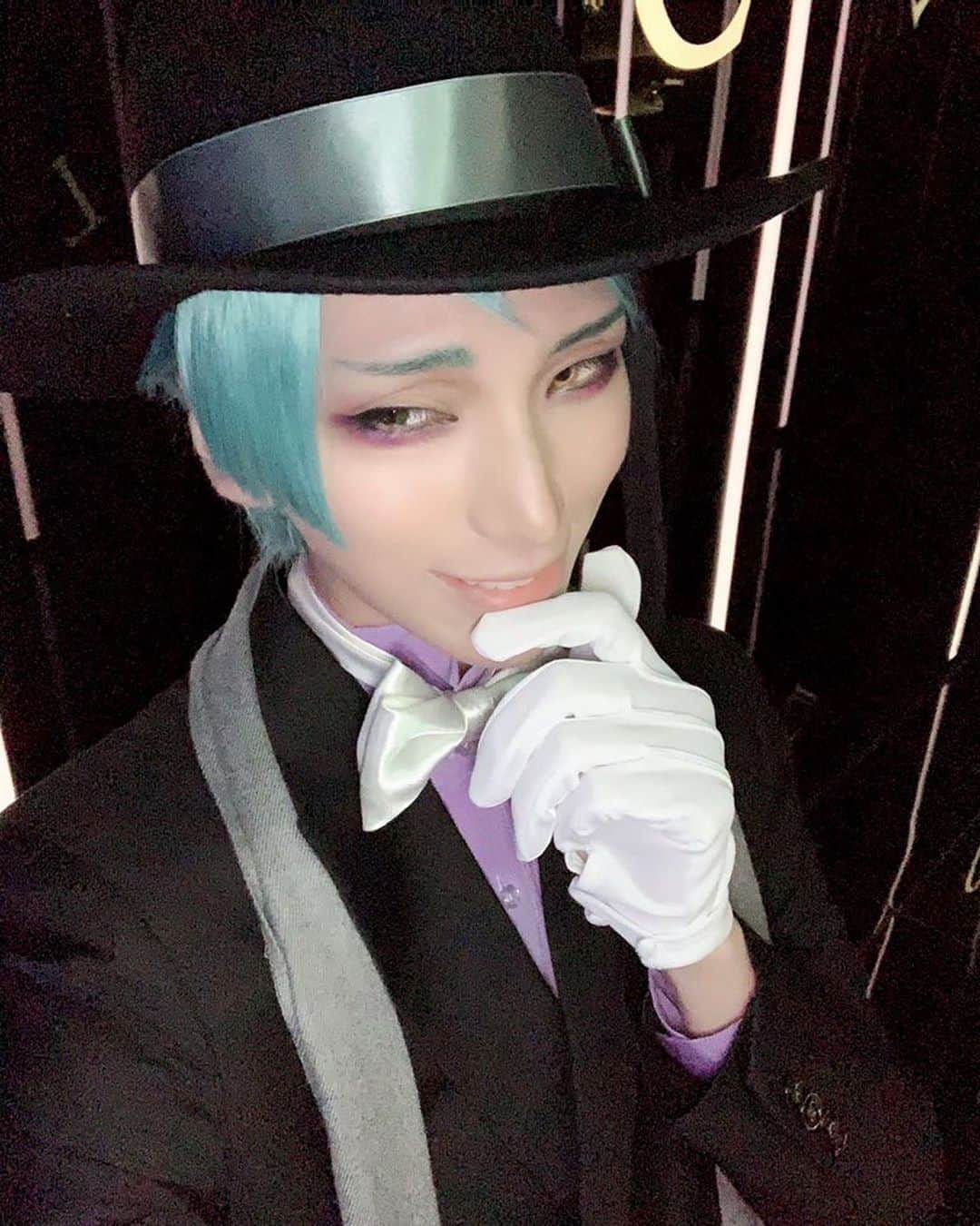 のインスタグラム：「ゲス顔ジェイド・リーチが大好物です🐬 #ジェイドリーチ  #ツイステッドワンダーランド  #wig #wigs #wigstyling  #モデル #model  #コスプレイヤー #cosplay #cosplayer #otaku #japan #Japanesegirl  #角色扮演 #角色扮演者   #男装」