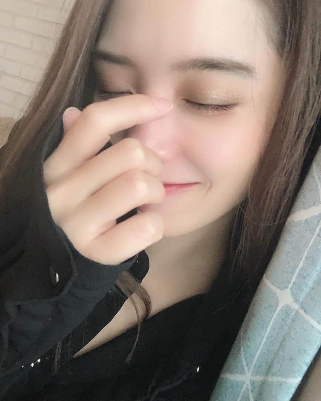 のインスタグラム：「お家でゆっくり日曜日☺︎ 今日はお天気良かったから本当だったらお出かけでもしたかったんだけど、またまたコロナが増えてきているから大人しくしていよう...🥺  #まったり　#日曜日　#天気　#お家じかん  #happy #love」