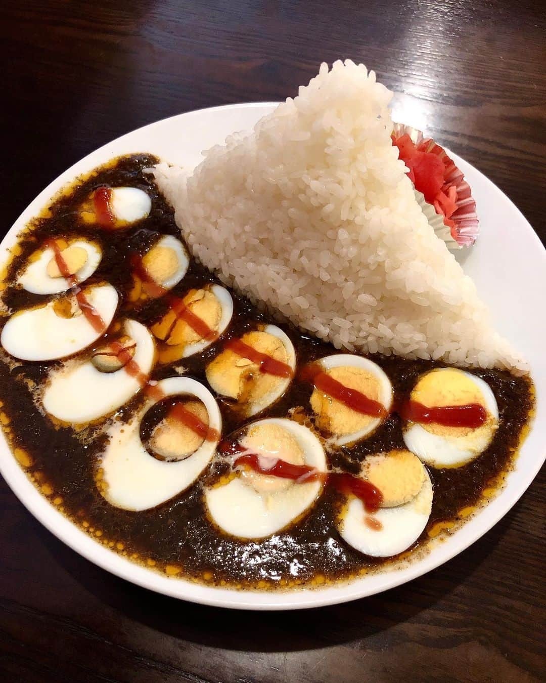 休日課長さんのインスタグラム写真 - (休日課長Instagram)「気づいたら皿からなくなるカレー。 漬物はマスト。」7月20日 0時01分 - kyujitsu_kacho