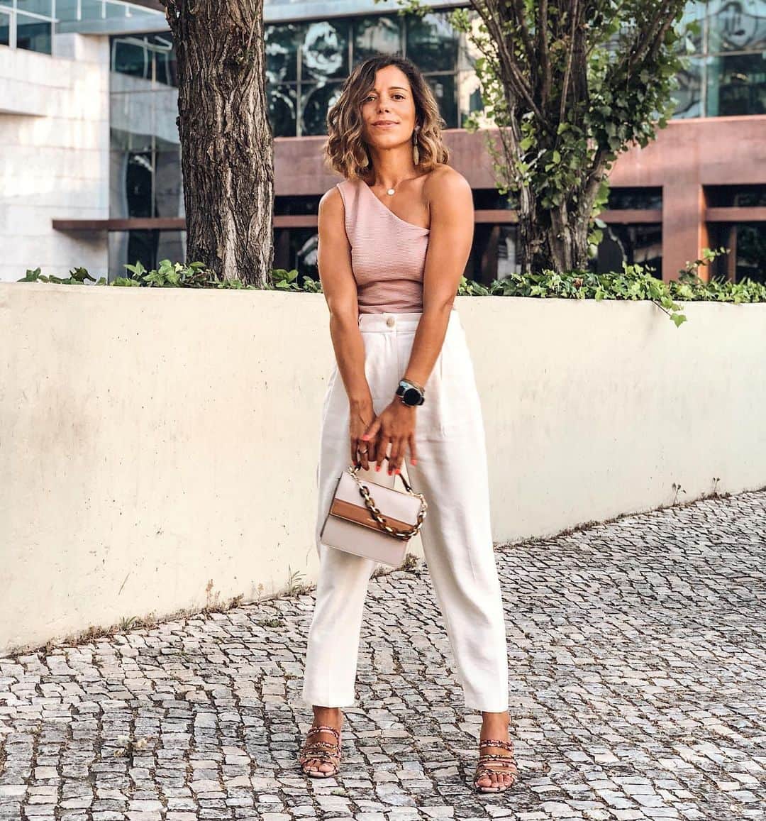 ALDO shoesさんのインスタグラム写真 - (ALDO shoesInstagram)「Perfectly pastel! @ineslisboncover adds a touch of colourful snake print to her look with our strappy Trelidda sandals.  #AldoPortugal #AldoCrew」7月20日 0時02分 - aldo_shoes