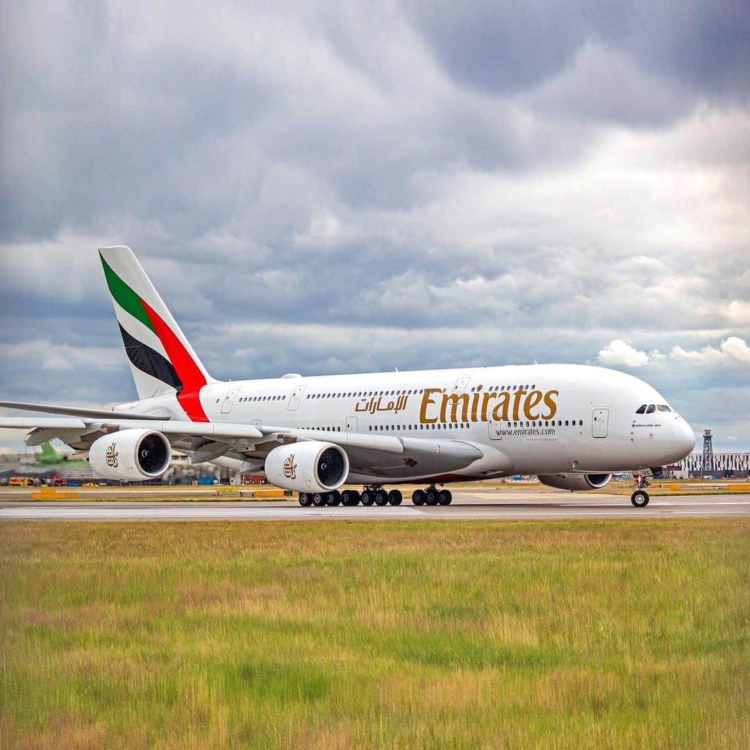 エミレーツ航空さんのインスタグラム写真 - (エミレーツ航空Instagram)「Hello London! Our flagship @Airbus A380 is now flying daily between @DXB and London @heathrow_airport with a second daily A380 service starting from 1 August.  #FlyEmiratesFlyBetter #Above_The_Clouds #EmiratesAirline #EmiratesA380」7月20日 0時02分 - emirates