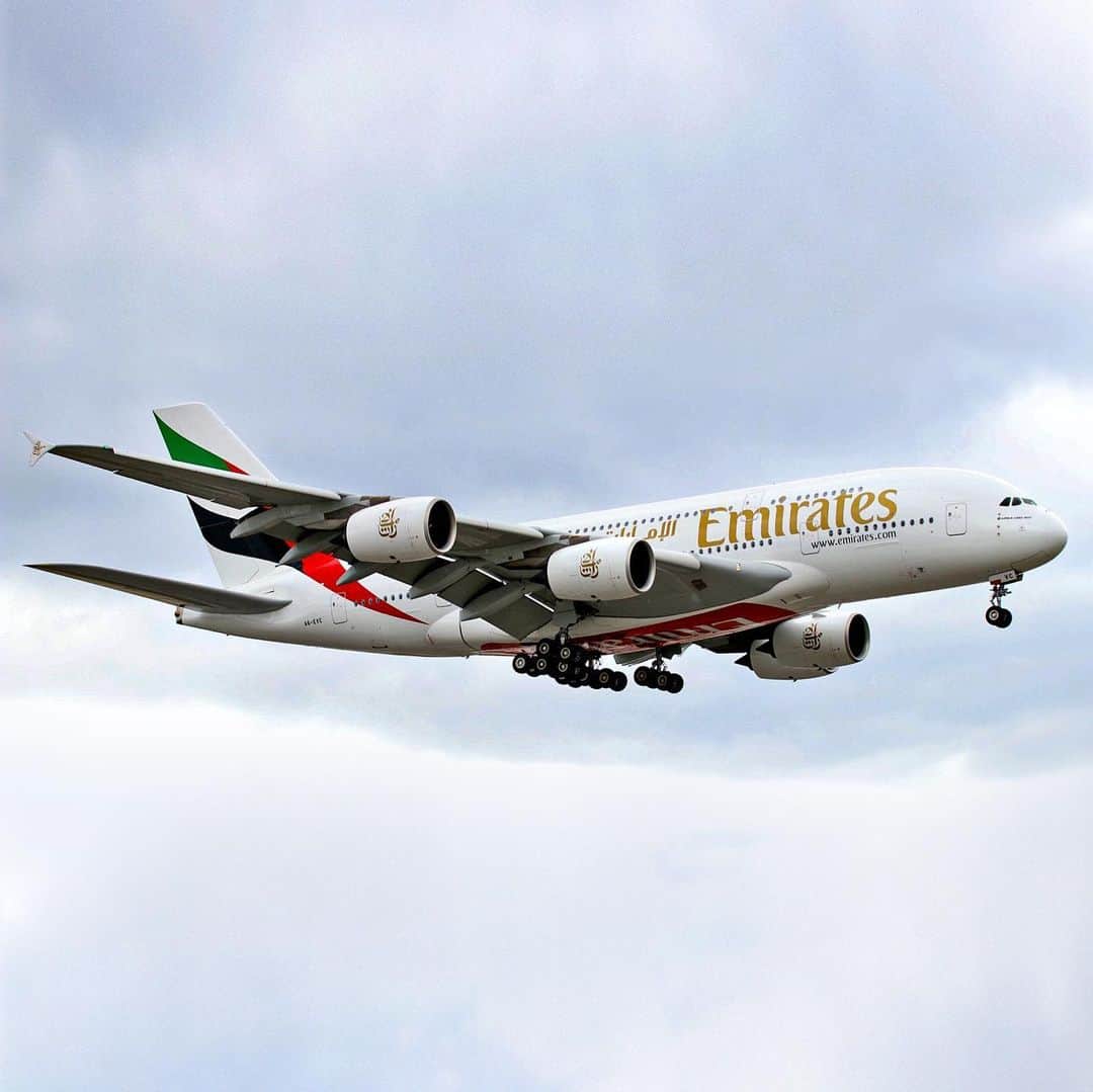 エミレーツ航空さんのインスタグラム写真 - (エミレーツ航空Instagram)「Hello London! Our flagship @Airbus A380 is now flying daily between @DXB and London @heathrow_airport with a second daily A380 service starting from 1 August.  #FlyEmiratesFlyBetter #Above_The_Clouds #EmiratesAirline #EmiratesA380」7月20日 0時02分 - emirates