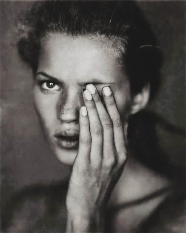 Meganさんのインスタグラム写真 - (MeganInstagram)「Amazing Kate 〰 Paolo Roversi, 1993 ❤️  - - - - #paoloroversi #katemoss」7月19日 18時48分 - zanzan_domus