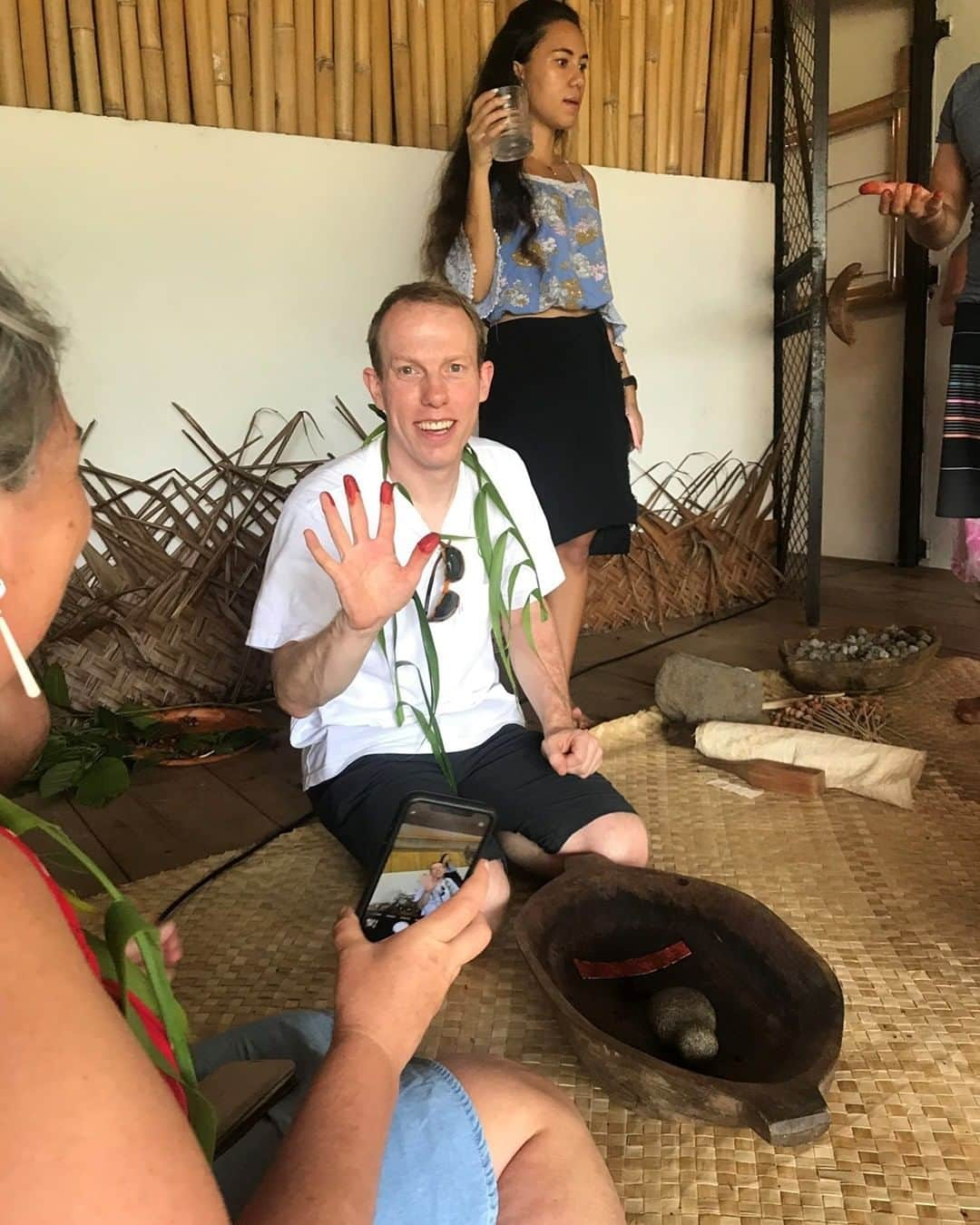 大英博物館さんのインスタグラム写真 - (大英博物館Instagram)「Last November, Pacific collections curator Julie Adams, scientist Chris Mussell and organics conservator Monique Pullan spent three weeks visiting the islands of Tahiti, Taha’a and Ra’iatea in French Polynesia on a research and knowledge-sharing trip.  The trip follows an extensive two-year conservation treatment of an 18th-century Tahitian heva tūpāpā’u, or chief mourner’s costume, in the Museum’s collection that was carried out in consultation with visiting experts from Tahiti and the UK.   In her blog post, Monique reflects on how exchanging knowledge with Tahitian communities has helped shine new light on the costume, and explores future opportunities for collaboration – link in bio.   #BritishMuseum #Tahiti #Conservation」7月19日 19時01分 - britishmuseum