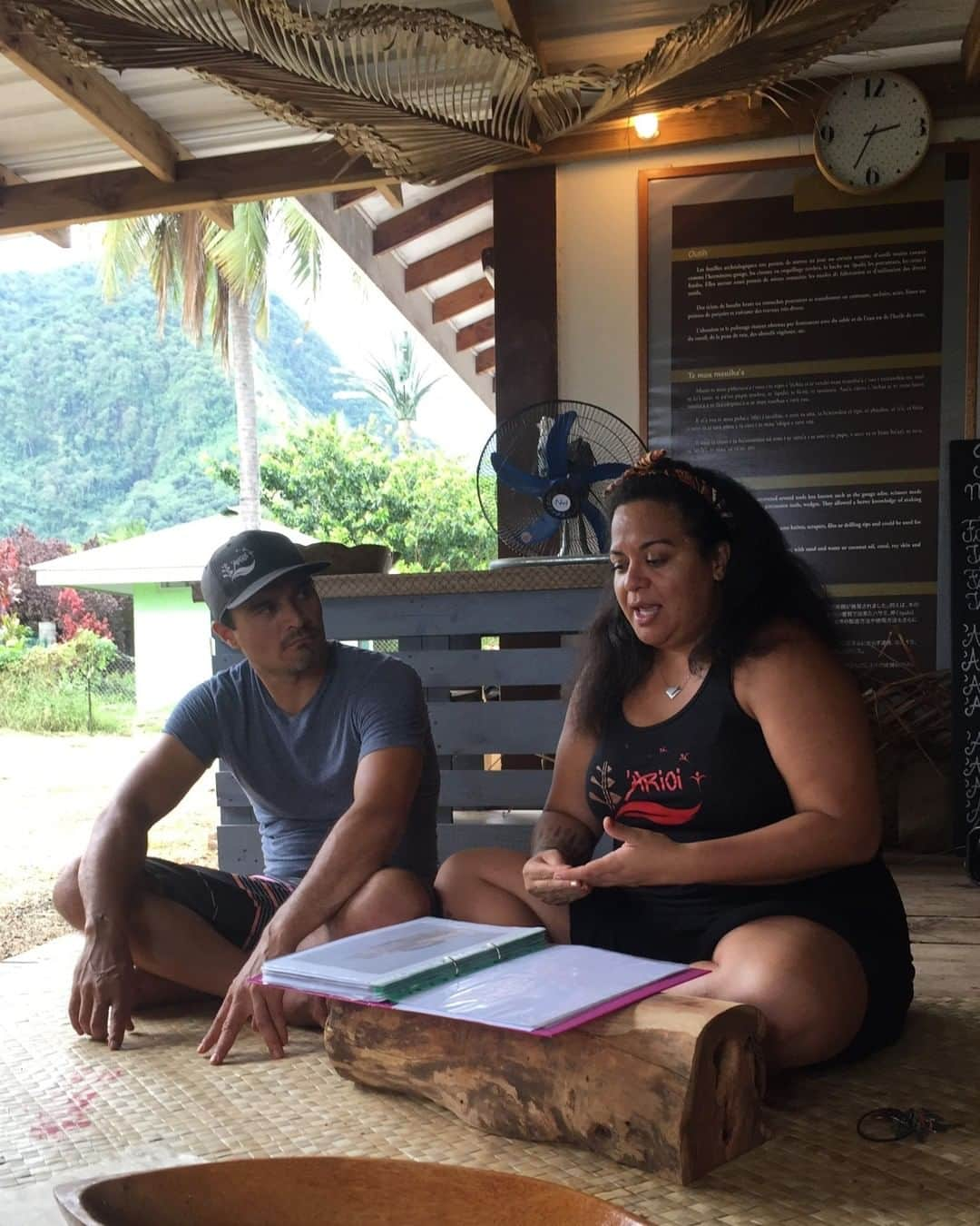 大英博物館さんのインスタグラム写真 - (大英博物館Instagram)「Last November, Pacific collections curator Julie Adams, scientist Chris Mussell and organics conservator Monique Pullan spent three weeks visiting the islands of Tahiti, Taha’a and Ra’iatea in French Polynesia on a research and knowledge-sharing trip.  The trip follows an extensive two-year conservation treatment of an 18th-century Tahitian heva tūpāpā’u, or chief mourner’s costume, in the Museum’s collection that was carried out in consultation with visiting experts from Tahiti and the UK.   In her blog post, Monique reflects on how exchanging knowledge with Tahitian communities has helped shine new light on the costume, and explores future opportunities for collaboration – link in bio.   #BritishMuseum #Tahiti #Conservation」7月19日 19時01分 - britishmuseum