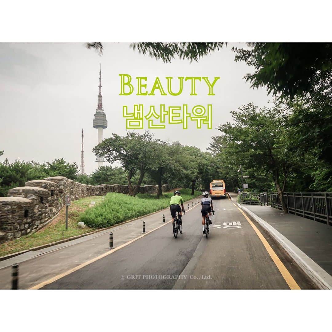 チン・テヒョンさんのインスタグラム写真 - (チン・テヒョンInstagram)「. 남산타워 & beauty nuna 🚴🏾🚴🏿🚴🏿‍♂️  #로드 #자전거 #라이딩 #싸이클 #로드바이크 #운동 #유산소 #모닝운동 #생활속거리두기 #백포켓엔마스크필수 #하차후엔마스크필수 #모두 #화이팅  pure cyclist (@nanux_networks official ambassador)」7月19日 18時55分 - taihyun_zin