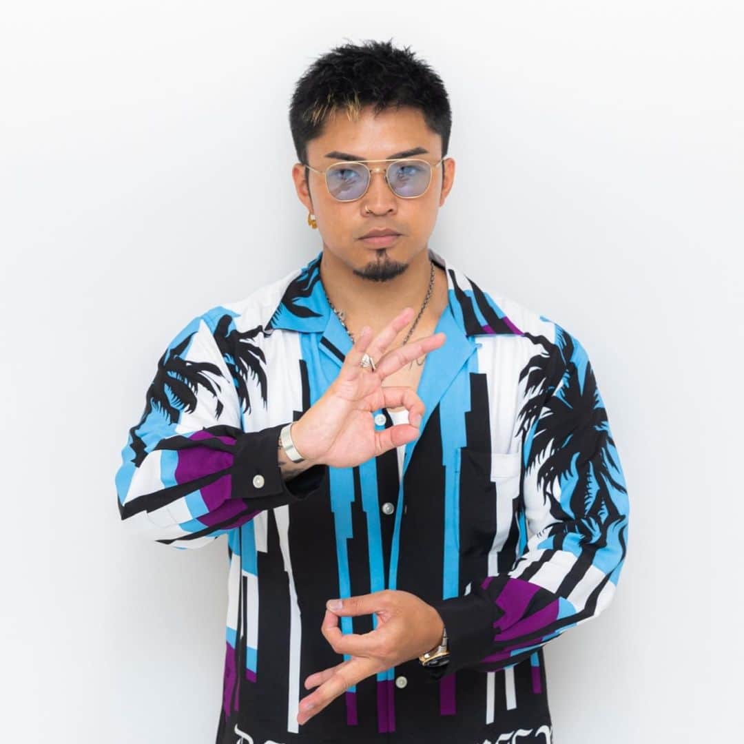 GENERATIONS高校TVのインスタグラム：「ゾンビーズポーズ🧟‍♂️を1回も しなかったのは龍友😂 . 代わりに釈迦ポーズと 「You & I」ハンドサインをお届け♡ . 公式Twitter @gene_kou で検索🔍 ........................................................... #ABEMA #ジェネ高 #GENE高 #GENERATIONSfromEXILETRIBE #GENERATIONS #GENE #ジェネレーションズ #ジェネ #ジェネ犬 #小森隼 #白濱亜嵐 #数原龍友 #中務裕太 #片寄涼太 #佐野玲於 #関口メンディー #隼 #亜嵐 #龍友 #裕太 #涼太 #玲於 #メンディー」
