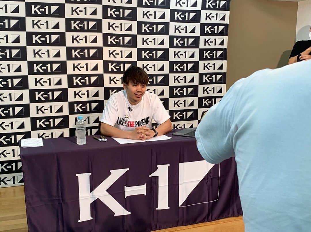 不可思のインスタグラム：「YouTubeサイン会 参加してくれたみんなありがとうございました！ 不可思エプロン使ってねー👨🏻‍🍳 #k1wgp」