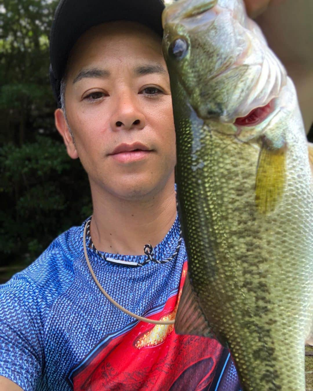 佐々木洋平さんのインスタグラム写真 - (佐々木洋平Instagram)「YouTubeの撮影で亀山ダムに🎣  相変わらず難しい中...  何とかw  今日も今日とてゲイリーヤマモトのヤマセンコーの2インチが助けてくれました🐟  後はRAID JAPAN　FAT WHIP CRAWLER　の3インチをオーバーハングにスキッピングでドン🐟  #亀山ダム  #亀山湖  #ブラックバス  #バス釣り  #hideup  #varivas #raidjapan  #ゲーリーヤマモト #スキッピング」7月19日 19時11分 - panicrew_yohey