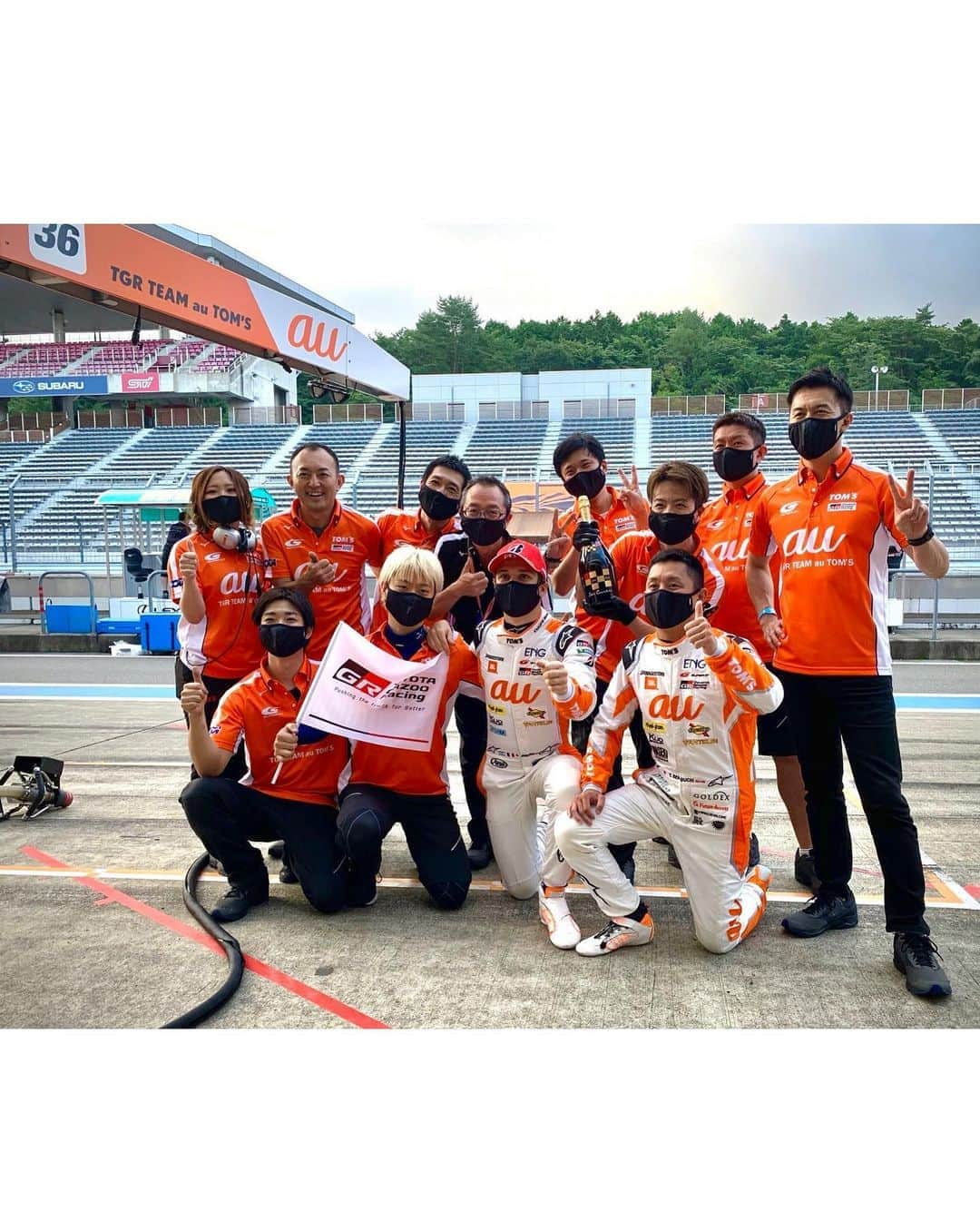 央川かこさんのインスタグラム写真 - (央川かこInstagram)「SUPER GT 開幕戦🏁 ・ なんと‼️ 37号車ポールトゥウィン、36号車2位という TOM'Sのワンツーフィニッシュ😭🎉✨ ・ 最後は接戦でみんな叫びすぎたけど 最高の結果でした🙌❣️ ・ YouTube Liveで一緒に応援してくださった皆さん ありがとうございました😍✨ ・ #SUPERGT #TOMS #au #auサーキットクイーン #36号車 #レースクイーン モータースポーツ #富士スピードウェイ #コスチューム #ダイエット #トレーニング #筋トレ #ファスティング」7月19日 19時14分 - kako.717