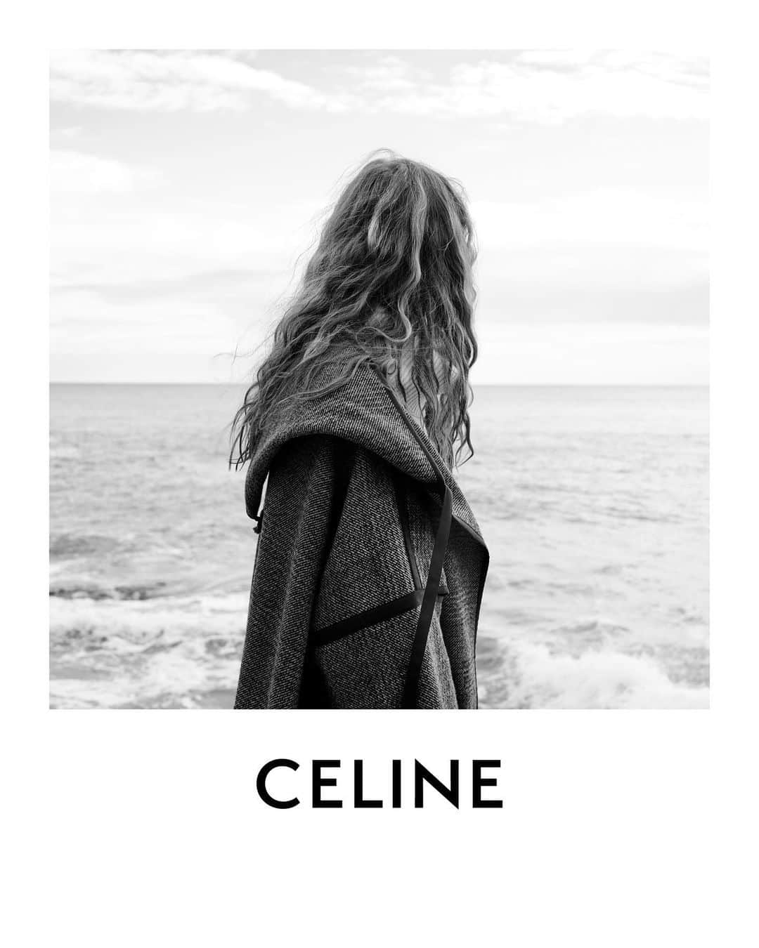 Celineさんのインスタグラム写真 - (CelineInstagram)「CELINE WINTER 20 PART 1 CELINE BURNOUS COAT   COLLECTION AVAILABLE NOW IN STORE AND AT CELINE.COM   ANNA FRANCESCA PHOTOGRAPHED BY @HEDISLIMANE IN SAINT-TROPEZ IN NOVEMBER 2019   #CELINEBYHEDISLIMANE」7月19日 19時22分 - celine