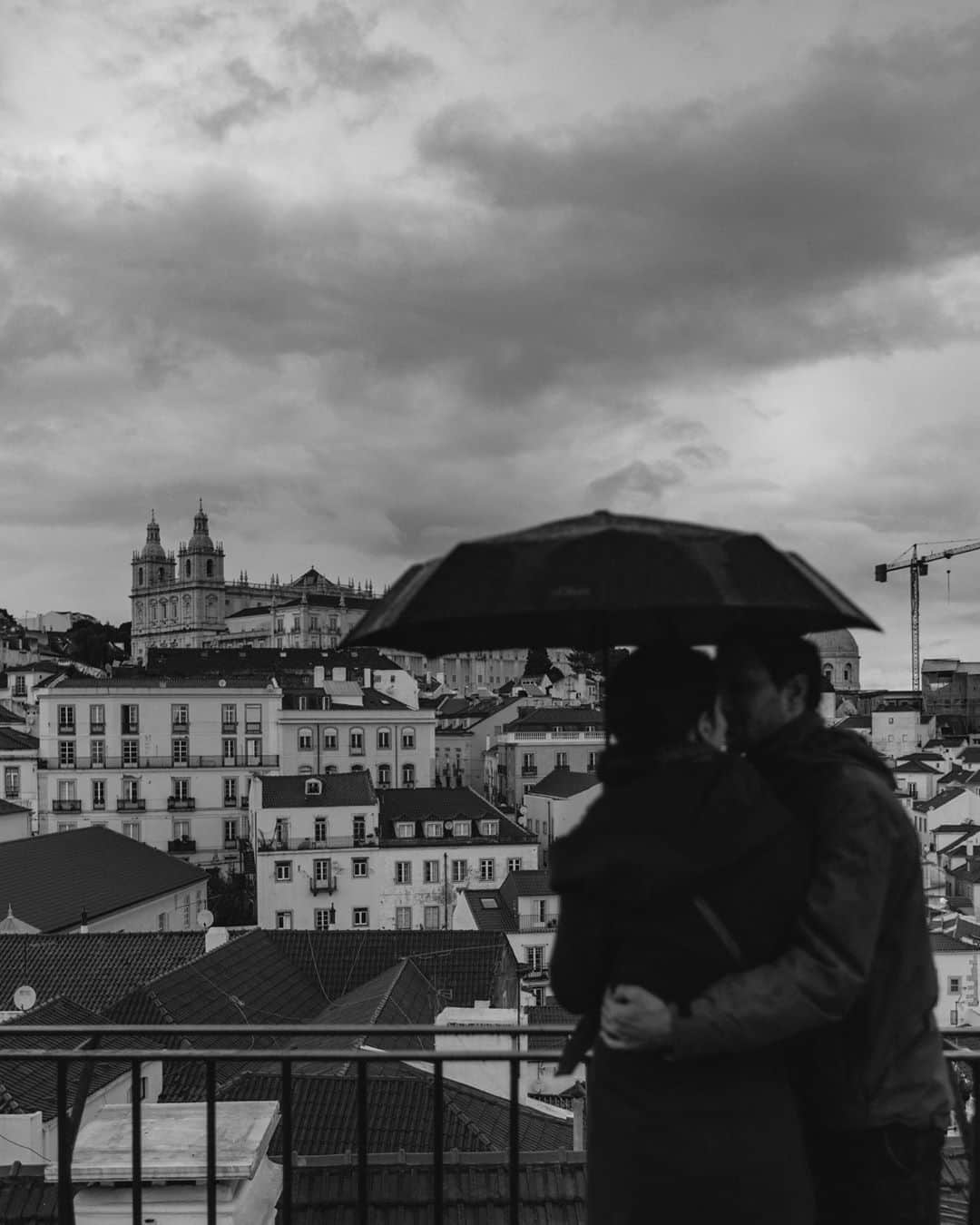Putri Anindyaのインスタグラム：「a black and white kind of kiss // ⁣ ⁣ Where is the most romantic place that you always dream of and why you think it’s romantic? ⁣ ⁣ Lisbon would be one of the most romantic place for me. It could be a set of a movie everywhere. Even the smell was nice. And when the rain comes, i saw a scene like this that make my heart skipped a beat 🤍⁣ ⁣ soundtrack : Evaporar - Little Joy」