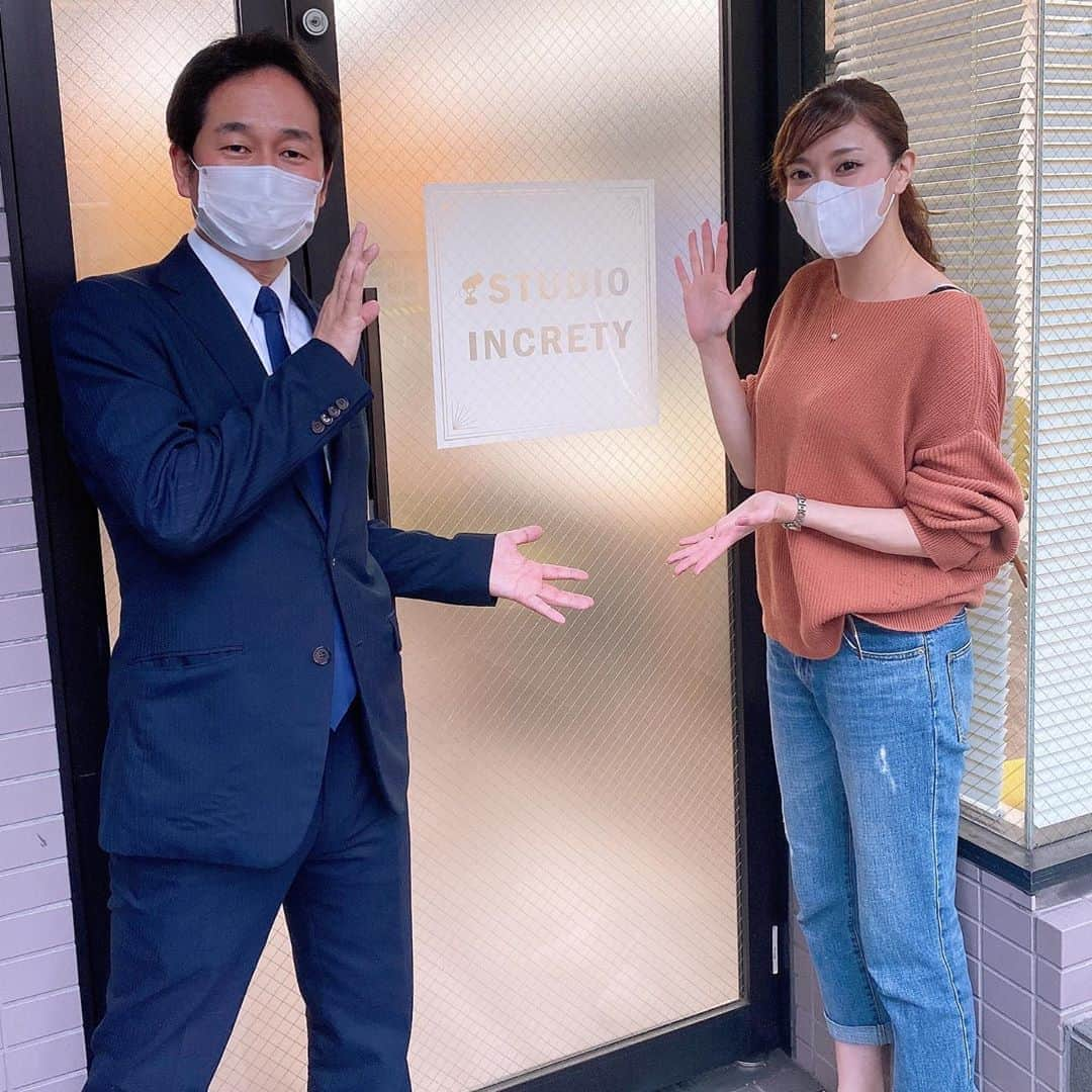 高橋麻美さんのインスタグラム写真 - (高橋麻美Instagram)「． ． お世話になったスタジオラストの日^ ^  さっきupしたチーズケーキを差し入れしてくれたスイーツ男子、是枝さん😊  とても誠実にお弔いに向き合っている方で、 大切な人が亡くなったときや自分が死ぬとき 是さんみたいな方に出会いたいなと心底思う😌  0120-4194-91  で、いろんな相談に乗ってくれます😌  そんな是枝さんと一緒に 大切な人と対話する時間を持とう、と改めて思える番組やってます^ ^  聞いてね😘  【是枝つぐとのおみおくり百科】 CRT栃木放送　毎週金曜14:05〜 YBS山梨放送　毎週日曜6:30〜 ． ． #お葬式#葬儀#クローバー#スタジオ#studio #お問い合わせ#誠実#丁寧#生き方#終活#radio#ラジオ #栃木#山梨#crt#ybs」7月19日 19時30分 - charmy421