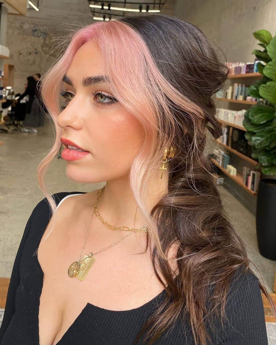 ghd hairさんのインスタグラム写真 - (ghd hairInstagram)「Party at the front…. 💗​  @charmayne_edwardsandco   #ghd #ghdpink #ghdhairpro #takecontrolnow #pinkhaircolor」7月19日 19時30分 - ghdhair