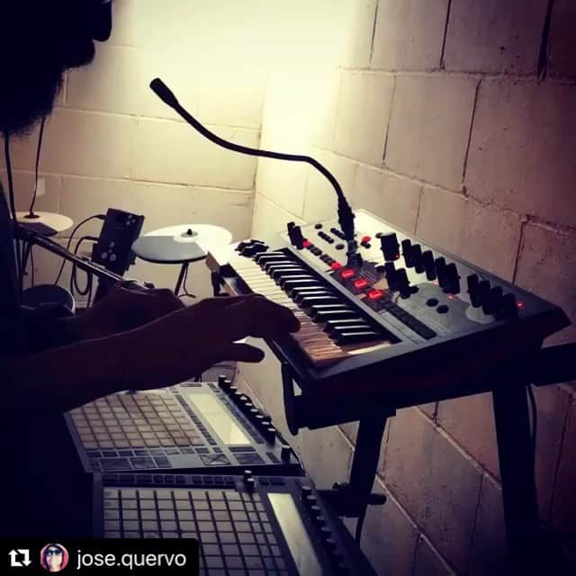 のインスタグラム：「A JD-Xi vocoder performance for today. The artist's silhouette against the backlight makes for a dynamic spectacle as you watch him sing out these powerful lyrics. Definitely feeling this one! #Repost @jose.quervo with @make_repost ・・・ #juicewrld #wishingwell #cover. Not a great take but oh well. I still try even though I know I’m gon’ fail. #roland #jdxi #synth #rolandspotlight #drums #piano #vocals #ames #iowa #electronic #music #musician #amesiowa #electronicmusic #hiphop #performance #singing @juicewrld999 @roland_aus @roland_us @rolandcanada @roland_brasil @roland_uk」