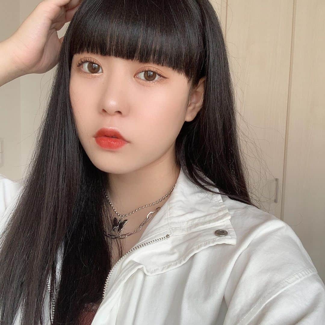 山下恵奈のインスタグラム：「﻿ やっと前髪切れた〜💇🏻‍♀️﻿ 髪も染めてもらった💇🏻‍♀️﻿ ﻿ @natsuki_sumi さんいつもありがとうございます🦋」