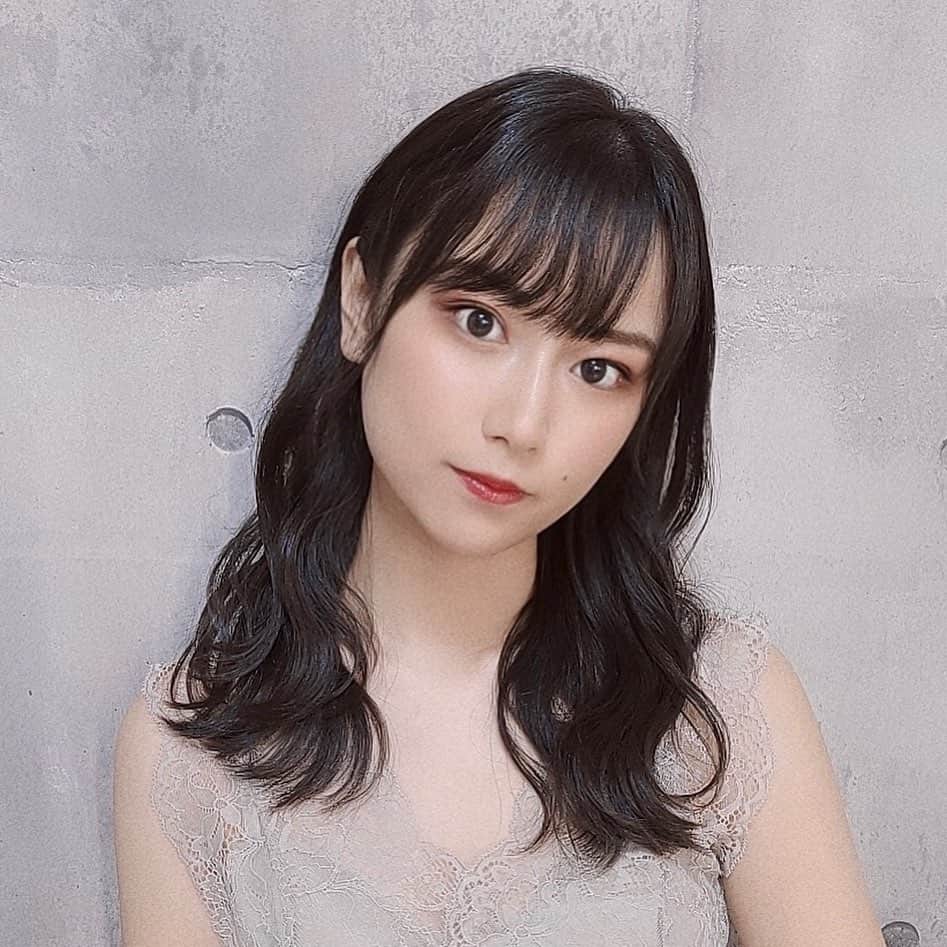 町田彩夏のインスタグラム：「🧸💌🧸💌🧸💌🧸💌  先日髪の毛のカットとカラーをしてきました🧴緊急事態宣言が出てからしばらく行けてなかったので綺麗にしてもらえてよかった🌷  @leo__nishi さんいつも可愛くして頂いてありがとうございます🐰  ヘルシーでセクシーなイメージで写真撮った！ トップスは #earthmusicandecology で買いました。 肌なじみの良いブルーベージュでお気に入り🥥  💌🧸💌🧸💌🧸💌🧸」