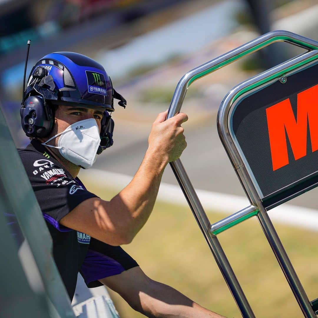 YamahaMotoGPさんのインスタグラム写真 - (YamahaMotoGPInstagram)「Some behind the scenes 📸 to tide you over until the @motogp race starts in 1 hour's time ⏰  . . #MonsterYamaha  #MotoGP  #SpanishGP  #MotoGPisBack」7月19日 20時06分 - yamahamotogp