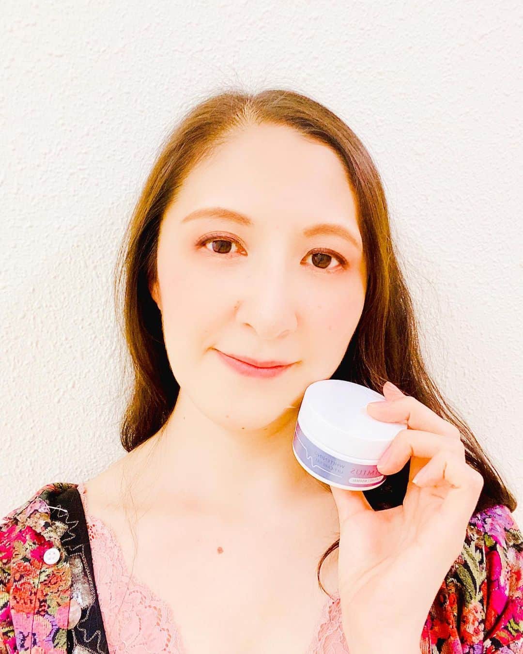 のインスタグラム：「✨美しさを叶える( ¤̴̶̷̤́ ‧̫̮ ¤̴̶̷̤̀ ) ✧✨  わくわく感で脳に刺激を与えて美しさを加速！！  今日もワクワクをたくさん探して脳に刺激を✩°｡⋆⸜(*˙꒳˙* )⸝ そして更に美しくならなきゃ(*¯︶¯♥️  (๑•̀o•́๑)۶ FIGHT☆ͦ   ♥️♥️♥️♥️♥️♥️♥️♥️♥️♥️♥  ✨Achieve beauty ( ¤̴̶̷̤́ ‧̫̮ ¤̴̶̷̤̀ ) ✧✨  Excitement stimulates the brain and accelerates beauty! !!  I look for a lot of excitement today and stimulate the brain ✩°.⋆⸜(*˙꒳˙* )⸝ And it has to be even more beautiful (*¯︶¯♥️  (๑•̀o•́๑)۶ FIGHT☆ͦ   ♥️♥️♥️♥️♥️♥️♥️♥️♥️♥️♥️ @simius_official   #シミウスアンバサダーサポーターズ  #シミウス薬用ホワイトニングリフトケアジェル  #美白ケア  #美 #わくわく」