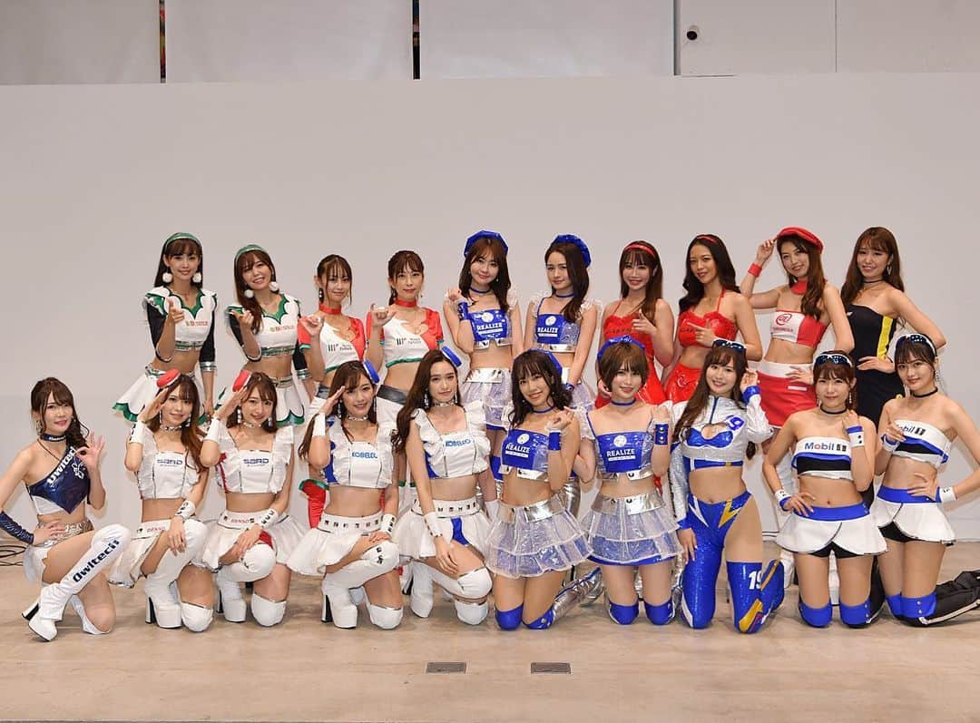 のインスタグラム：「. 本日はイベントにお越しいただいた皆さま、 ありがとうございました！ みんなでフィニッシュを見届けて感動🏁🙌 . DENSO KOBELCO SARD GR Supraは５位でした！！ きっと今年はたくさん上位争いしてくれるんだろうなぁとわくわくです🤭✨ 次戦も楽しみです！ご声援ありがとうございました！ . #supra祭り #supra #supraisback #tgrteamsard #owltech #オウルテック #sgt #supergt #スーパーgt #race #レース #レースクイーン #パブリックビューイング」