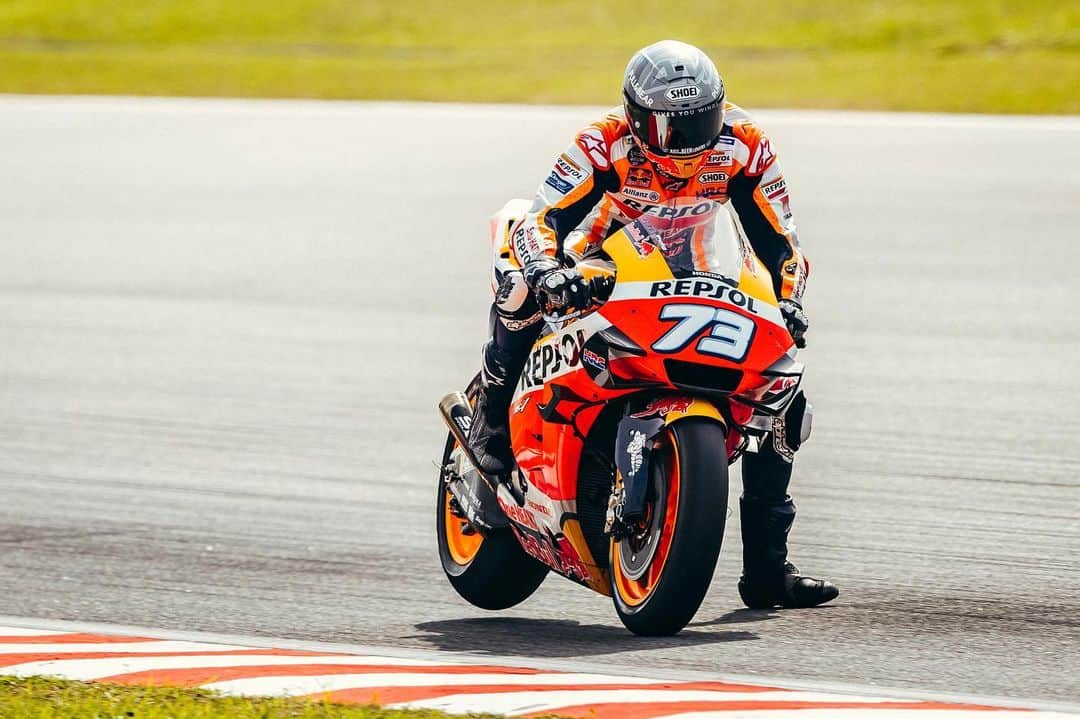 レプソル・ホンダのインスタグラム：「The wait has been longer than any of us could have imagined, but it’s finally time! @alexmarquez73 makes his @MotoGP debut today at #SpanishGP - enjoy today, accomplishing your childhood dream!」