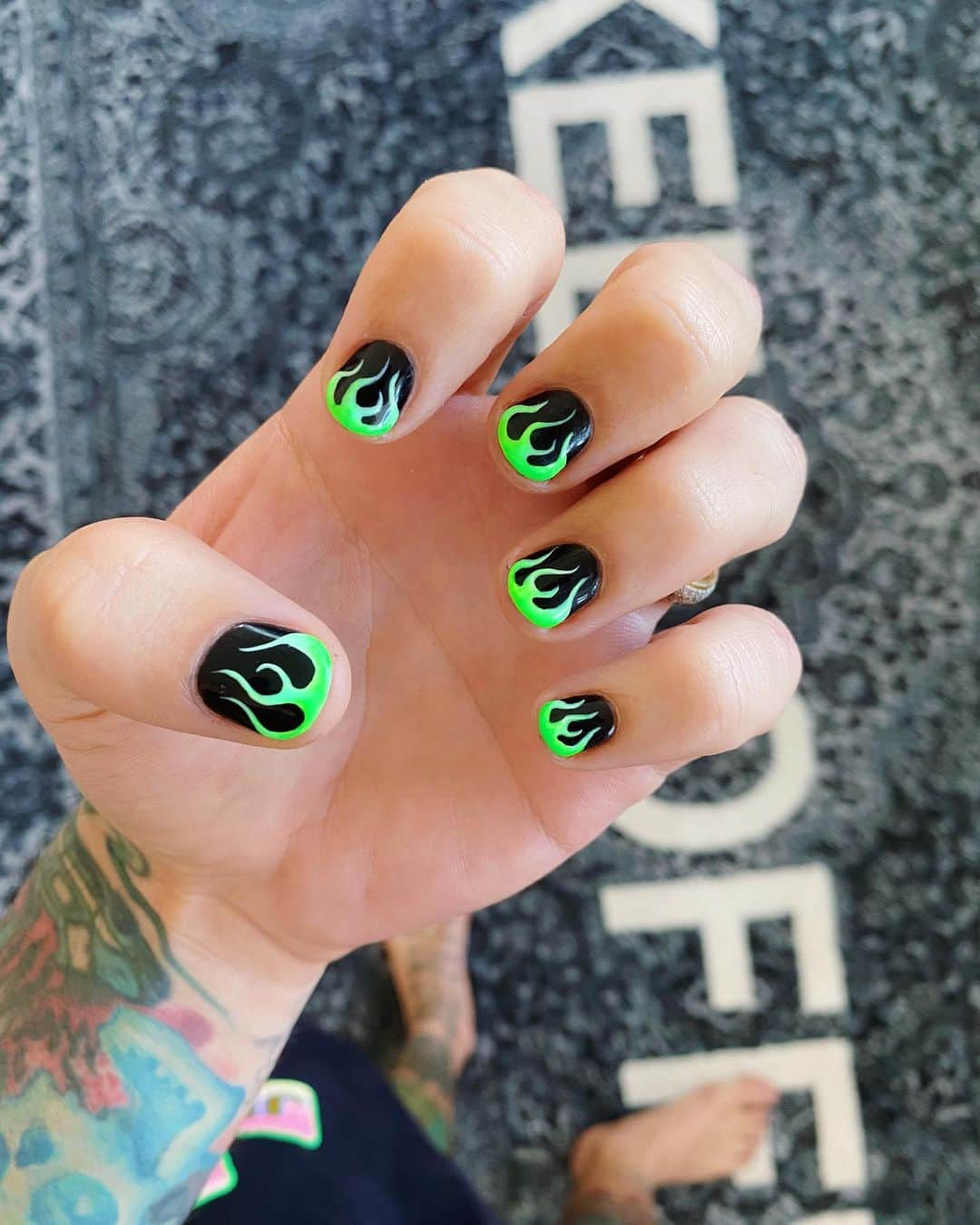 フェデスさんのインスタグラム写真 - (フェデスInstagram)「Sii te stesso 💅🏻」7月19日 20時31分 - fedez