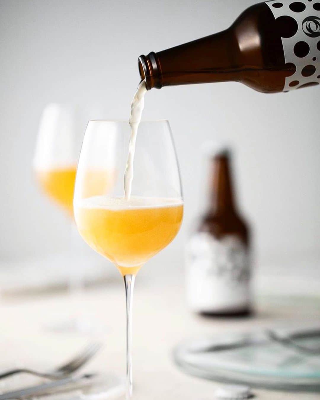 のインスタグラム：「期間限定発売🍻🍻  あ、けど最近ダイエットで週2くらいしか飲んでない！！笑 飲む時贅沢する🍷   #ラグジュアリービール　#ROCOCOTokyoWHITE #クラフトビール#craftbeer#wine#ビール#ワイン#beef#お酒好きな人と繋がりたい #シャンパン#ワイン女子#followme#follow#美味しい#お酒#グルメ#グルメ好きな人と繋がりたい #お酒好き女子 #グルメスタグラム#ビール好きな人と繋がりたい#follow#followforfollowback #followme#riedel#ワイングラス」