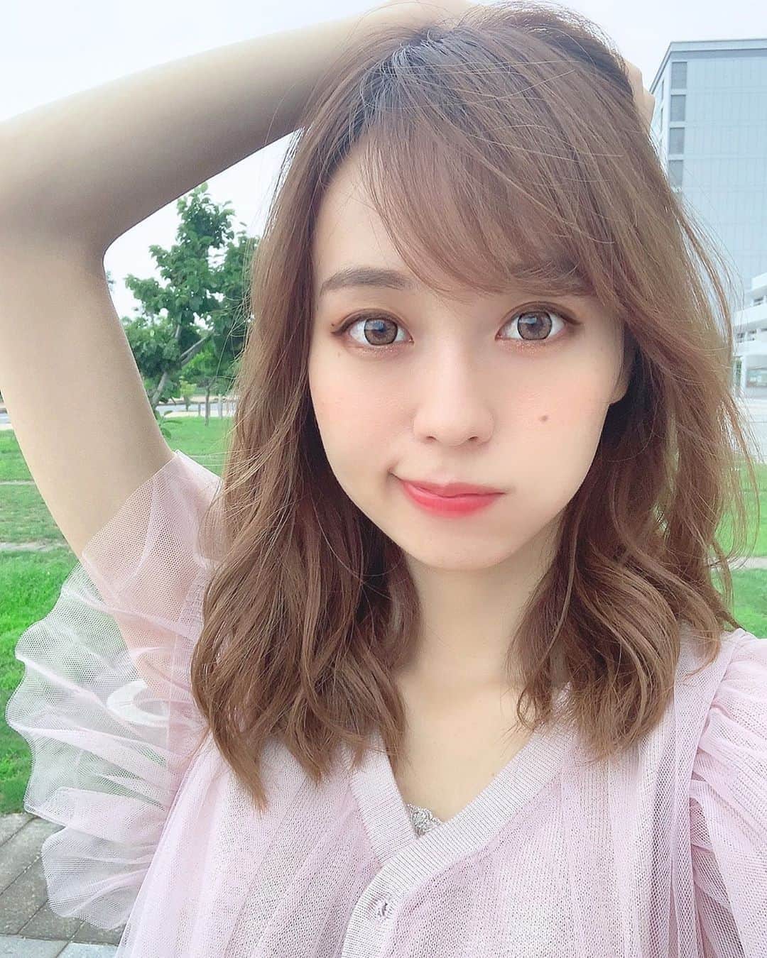 のインスタグラム：「山Pが出てる THE HEAD めっちゃおもろかったー🌷💕 最後の最後までほんま犯人わからんかったw . 観た人いる？？📺💕 . . トップス @eclin_official  . #fashion #coordinate #デニムコーデ #カゴバッグ#パンツコーデ#巻き髪 #大阪カフェ #カフェ巡り #大阪デート#大阪#休日コーデ #サンダルコーデ #グルメ女子 #ナチュラルメイク #大阪観光 #ワイドパンツ#サンダル#hairstyle #hairarrange #コーデ #グルメ女子 #ファッションコーデ #前髪 #ゆるふわ巻き #ミディアムヘア」