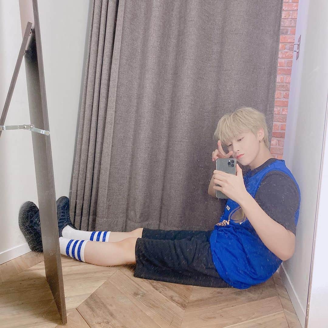 のインスタグラム：「온도차 💙💚💜」