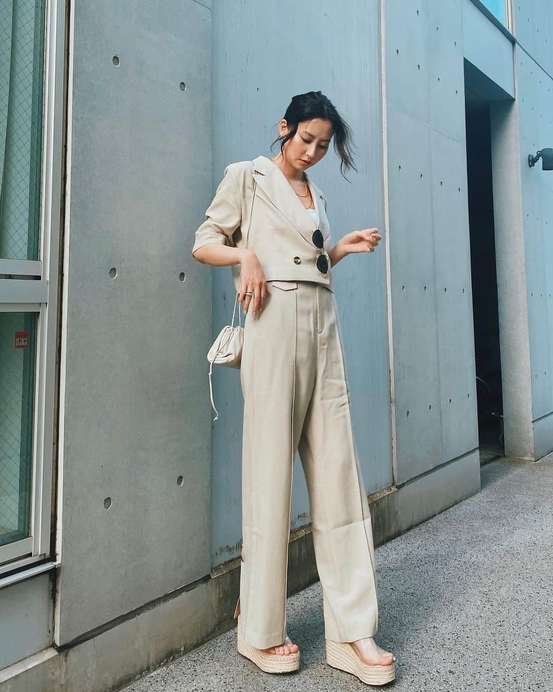 河北麻友子さんのインスタグラム写真 - (河北麻友子Instagram)「FASHION SET: Karen’s Closet SANDALS: Ameri BAG: Bottega Veneta #FASHION #OOTD #麻友コーデ」7月19日 20時42分 - mayukokawakitaofficial