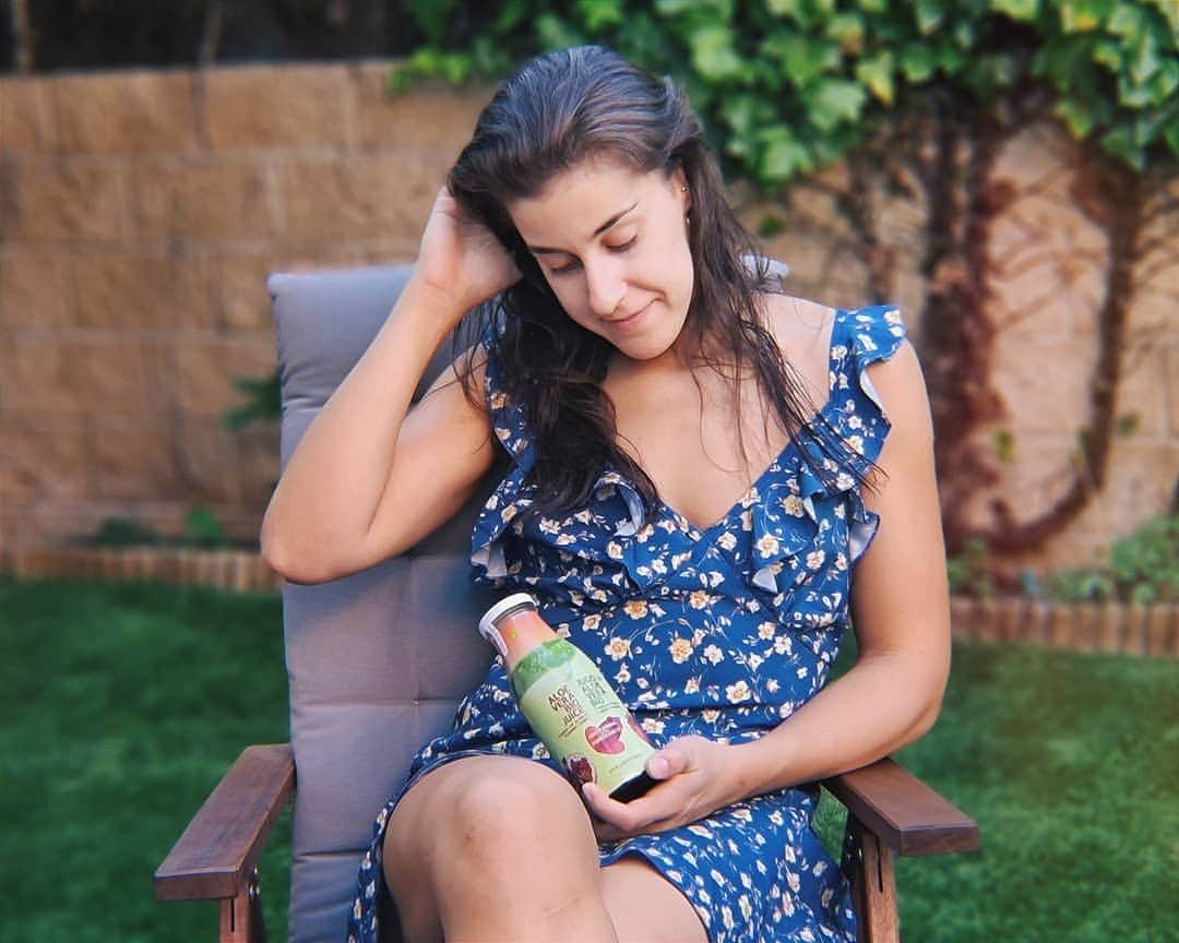 のインスタグラム：「Fin de semana! En los días de recuperación también hay #aloepower con los jugos de @greenfrogaloe 🐸 para que la energía y la vitalidad sean las de siempre 💪」