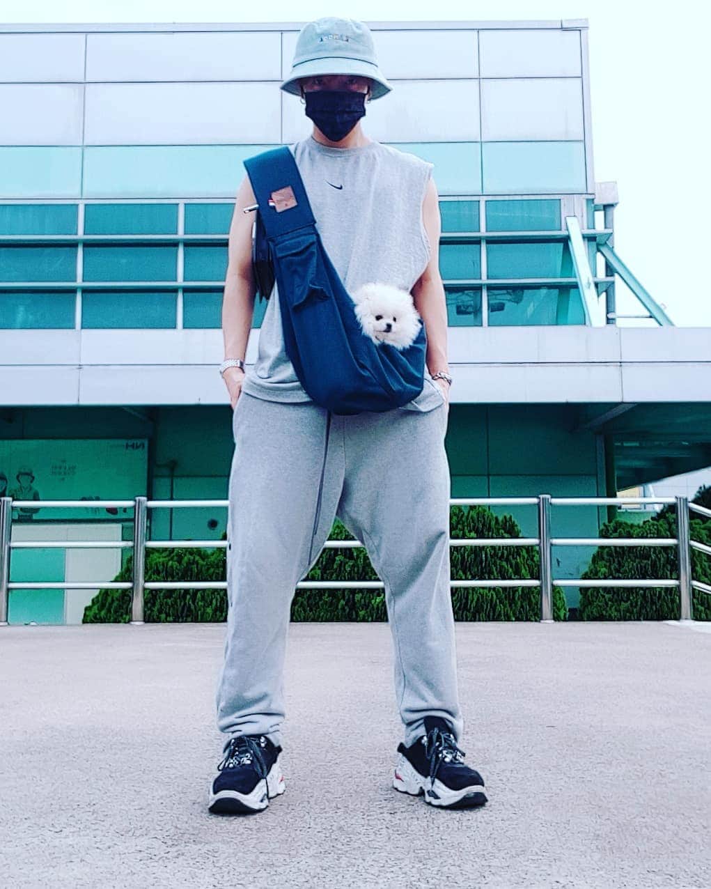 のインスタグラム：「가족들과 하피와 첫외출! ! 家族とHAPIと初外出！！^^♡」