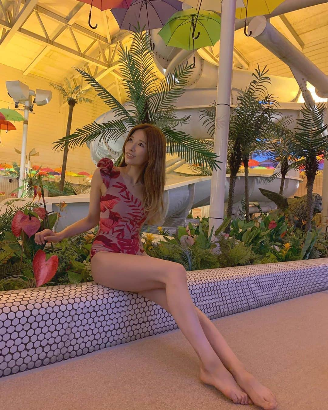 RENA さんのインスタグラム写真 - (RENA Instagram)「paradise sunday⛱ ． 年々露出部分が減ってくるw👙 ． だからこんな感じのデザイン流行ってくれるのはオトナとして嬉しい🤣 ． ． ． #swimwear #forlady #pool #tokyo #プール #オトナ女子 #水着 #ライフスタイル #健康 #スポーツ女子 #女子力 #日焼けしたい」7月19日 21時03分 - rena_flare