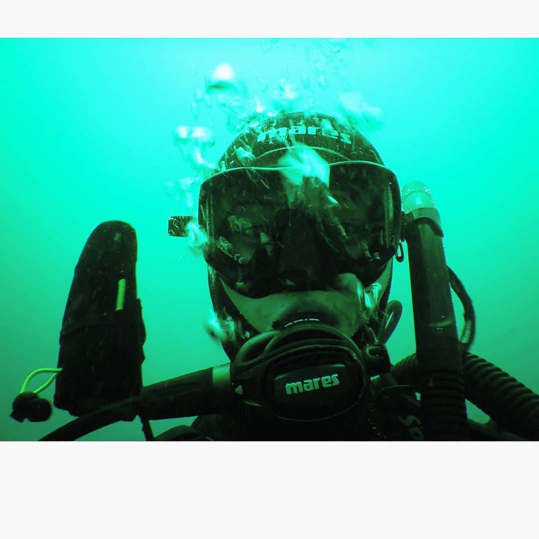 江原蓮さんのインスタグラム写真 - (江原蓮Instagram)「. 今日でライセンスがとれました  新たな趣味です。 水深30mまで潜れるようになりました。 目標は、シャークダイビング。  #padi #スクーバダイビング  #スキューバダイビング  #aquaworld  #mares」7月19日 21時21分 - ehararen