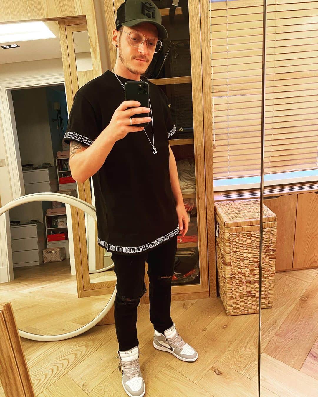 メスト・エジルのインスタグラム：「M10🇹🇷🧿」