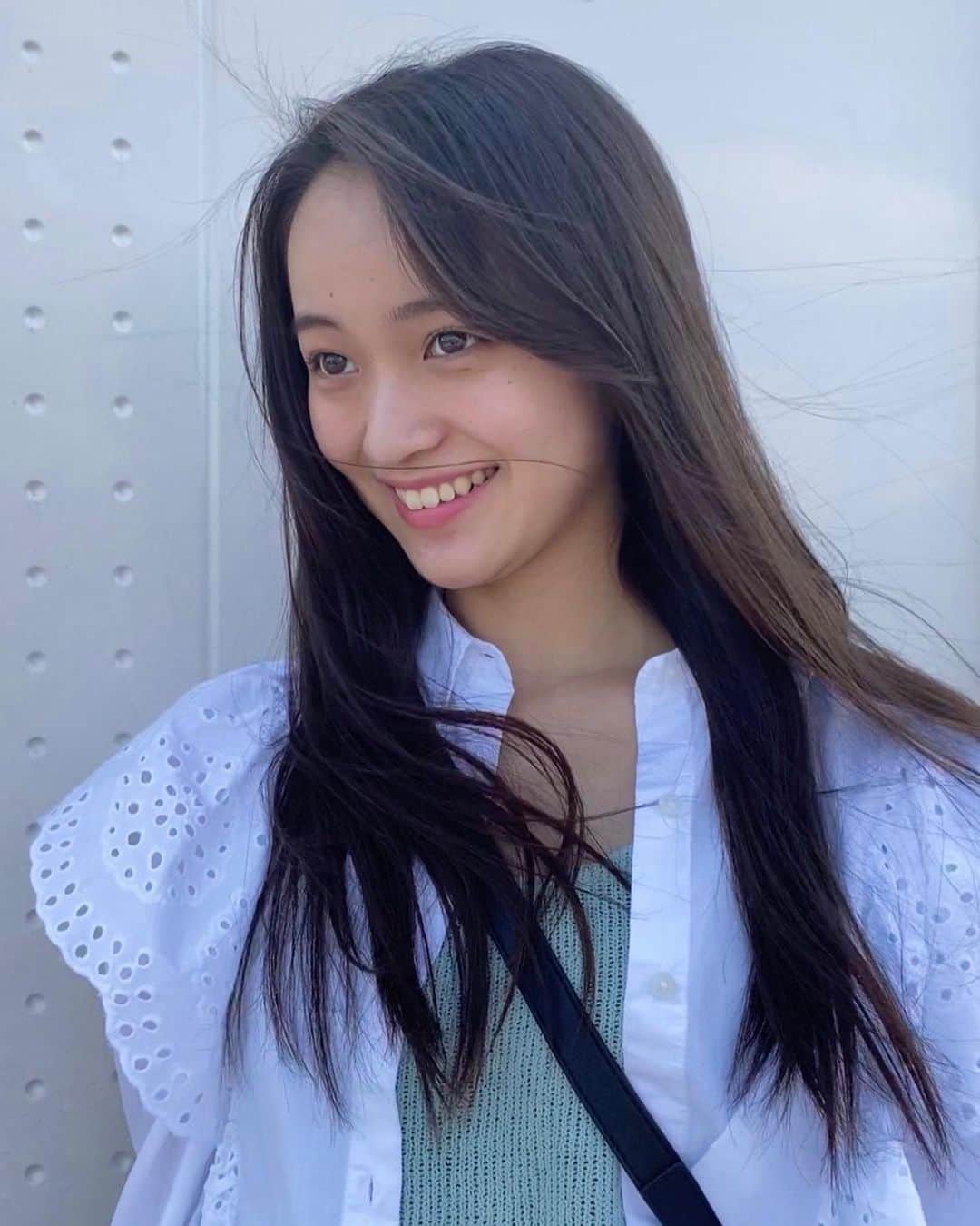 櫻愛里紗さんのインスタグラム写真 - (櫻愛里紗Instagram)「晴れたーーー！﻿ ﻿ ばーちゃんのおさがりバックに、お父さんのおさがりカメラ☺︎﻿ ﻿ ﻿ ふぉとばいmam ﻿ #櫻愛里紗﻿ #🌞day」7月19日 21時24分 - sakura.arisa_official
