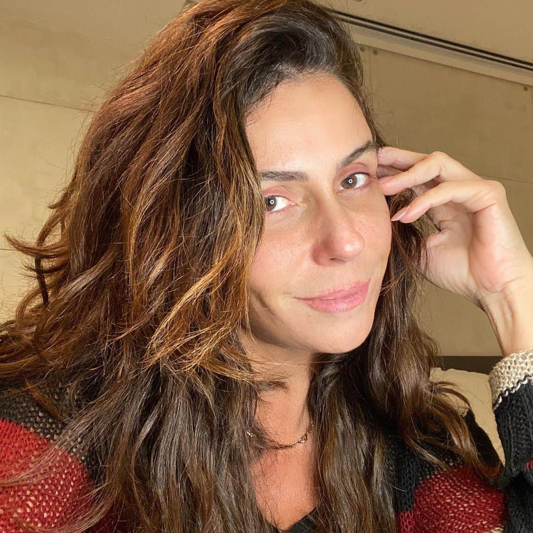 Giovanna Antonelliのインスタグラム：「Um domingo cheio de..... pra nós???? Completa aî!!!!  Cheio da paz🖐🏼」