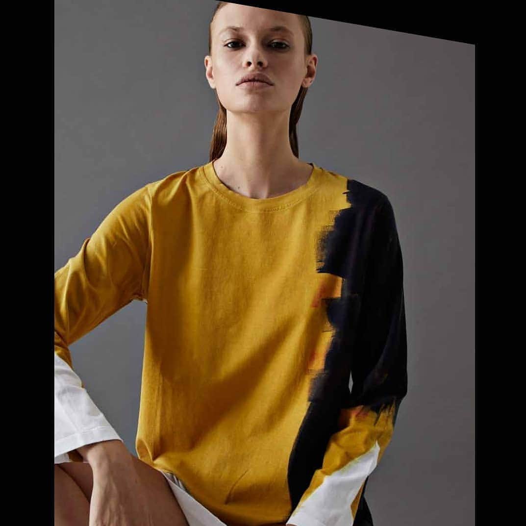 のインスタグラム：「Cividini Wow it's a new capsule that features exclusive hand-printed sweaters as they were paintings hanged on a museum wall.」